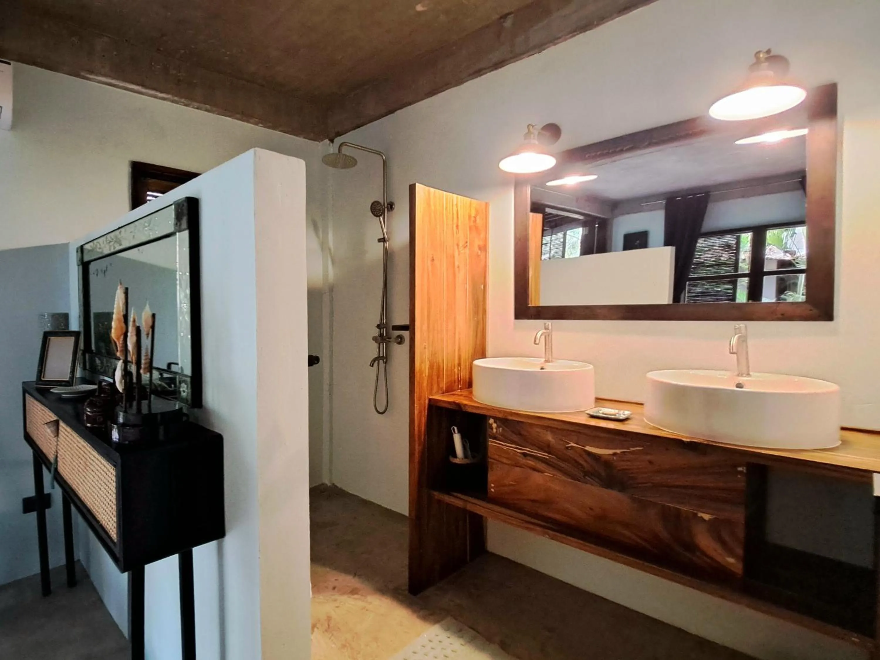 Bathroom in La Plage Hotel