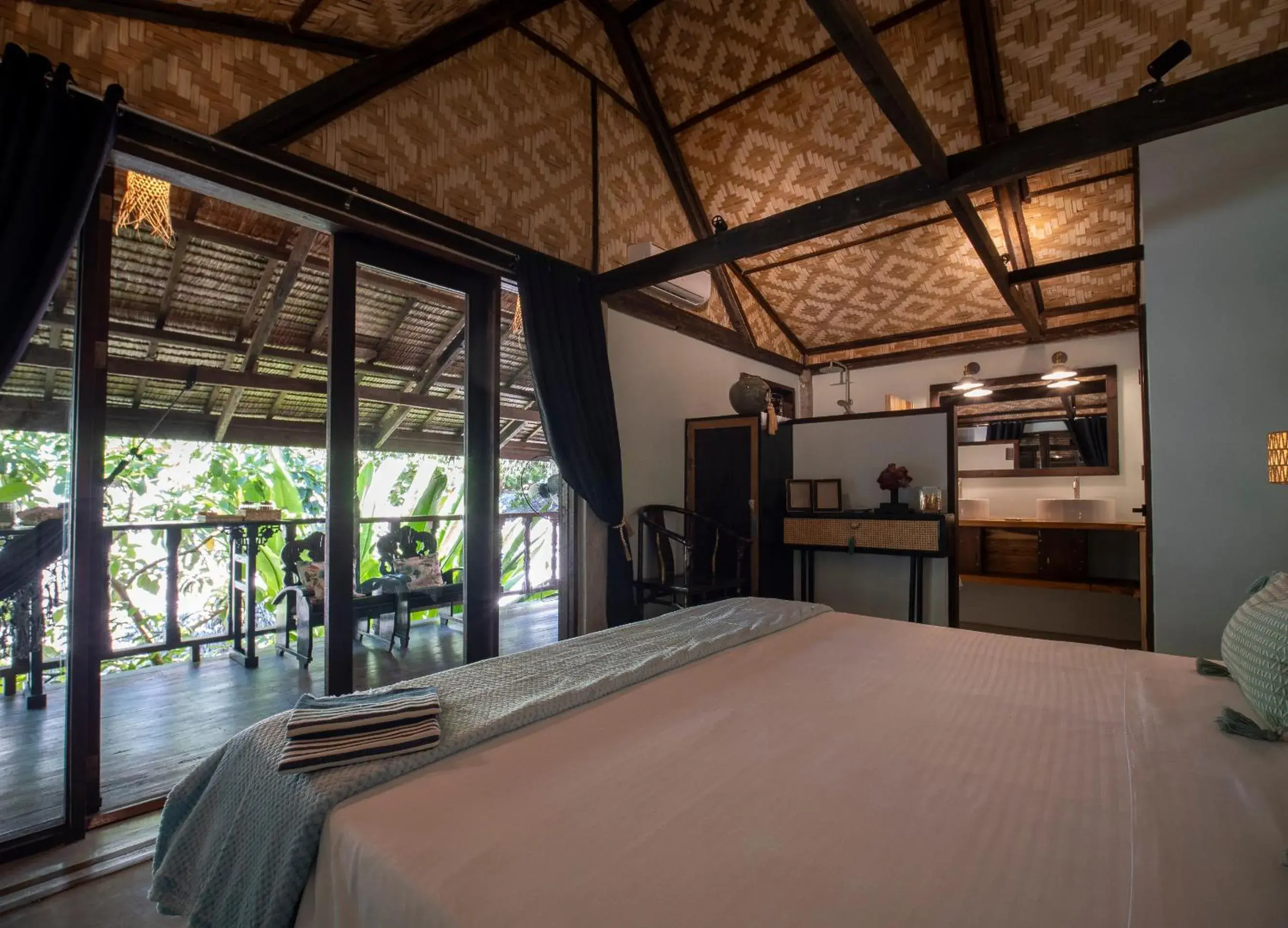 Deluxe King Room with Garden View in La Plage Hotel Deluxe King Room with Garden View in La Plage Hotel