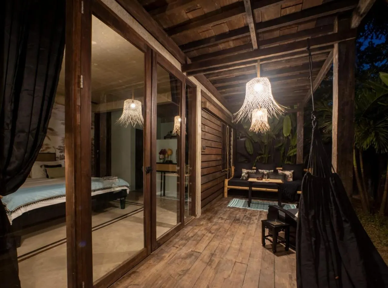 Balcony/Terrace, Bed in La Plage Hotel