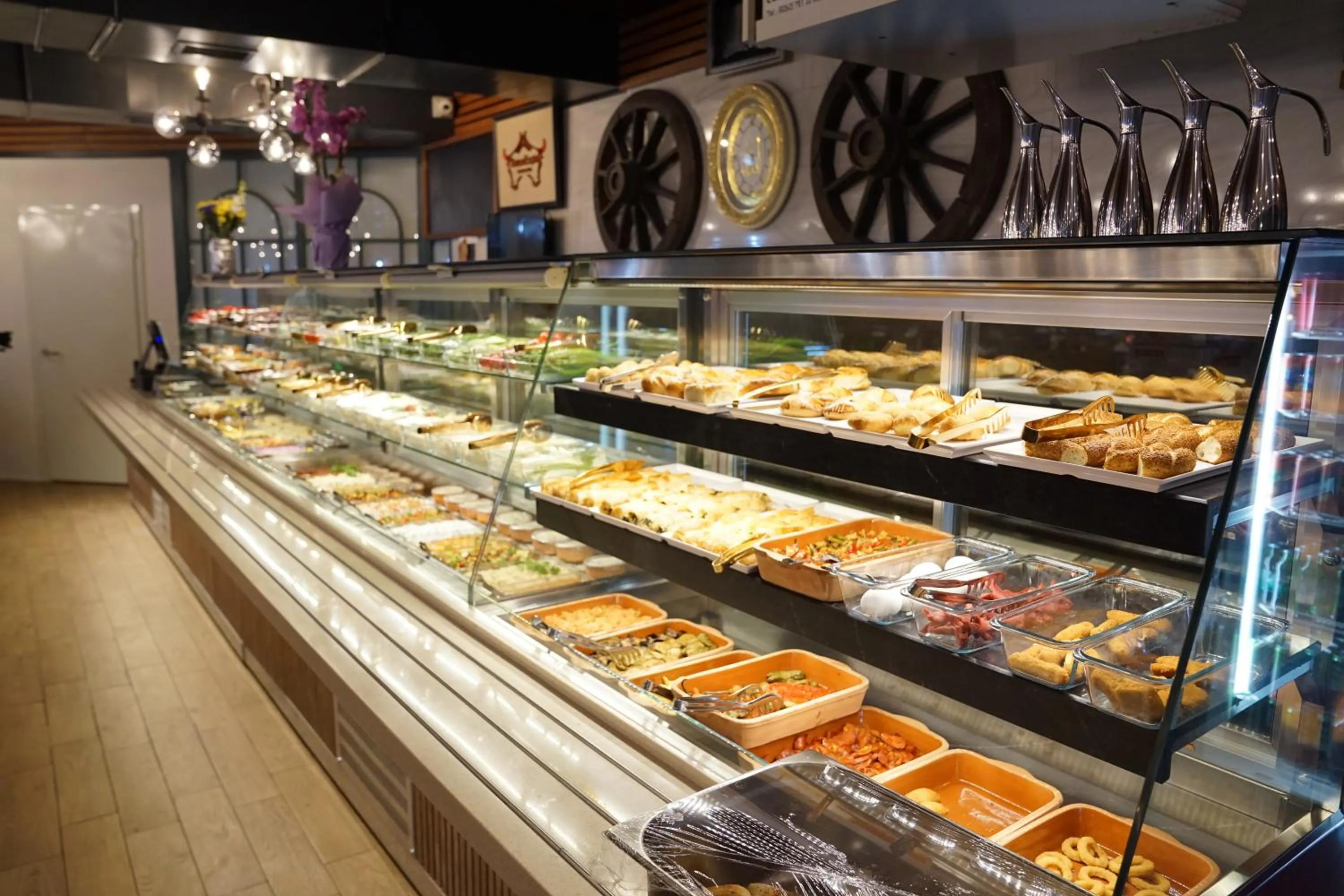 Restaurant/places to eat in Mihman Hotel