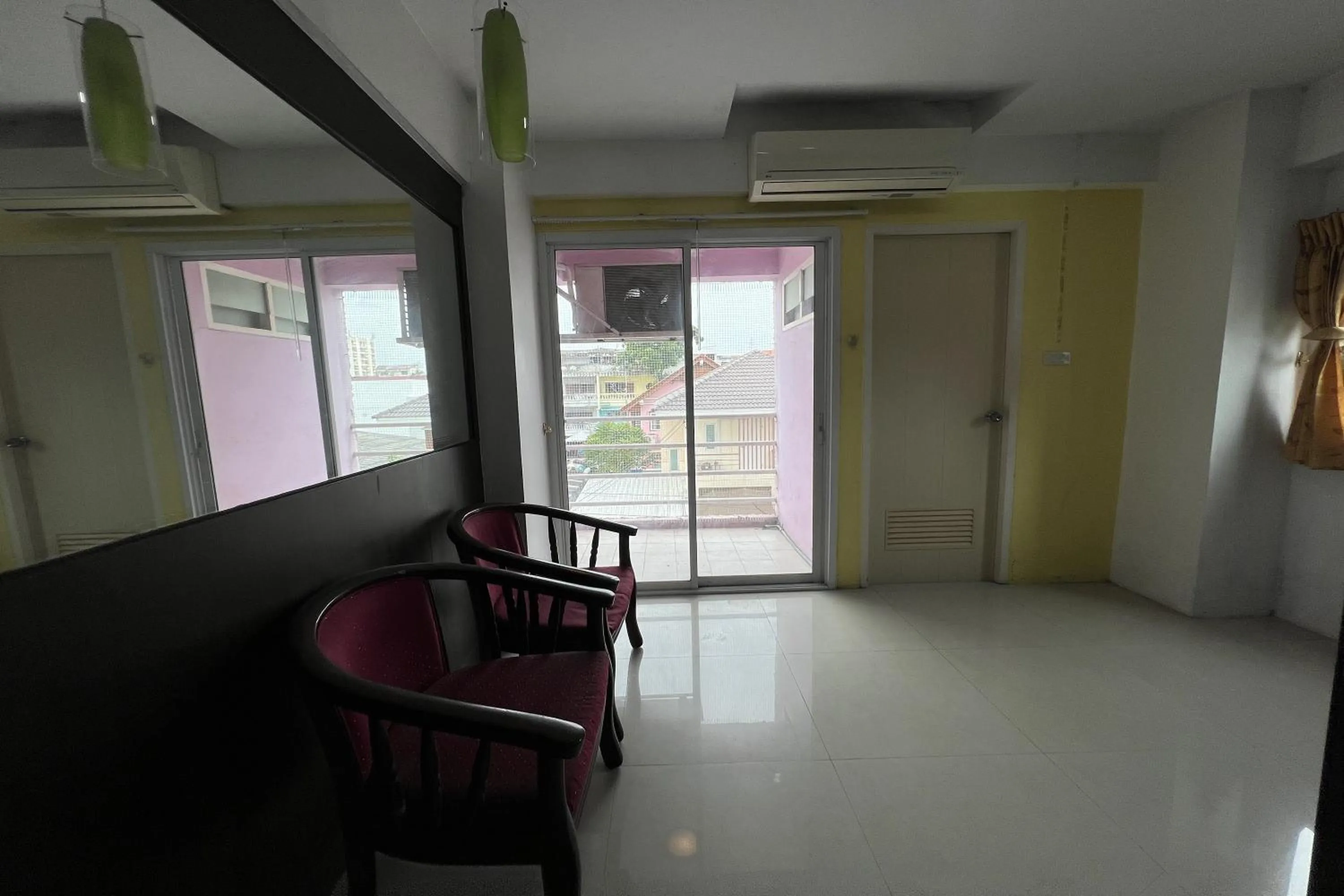 air conditioner in Phongsathon Mansion