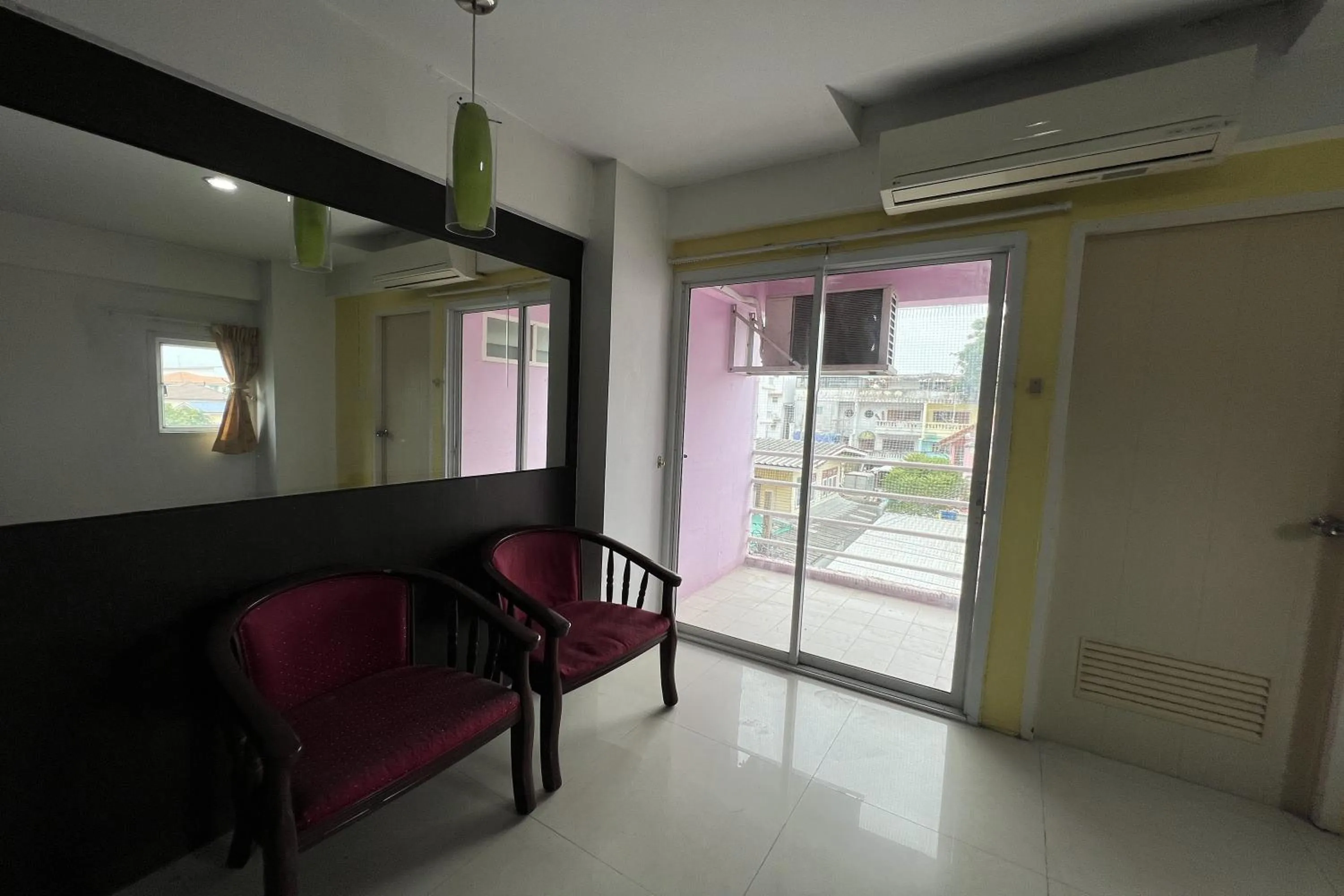 air conditioner in Phongsathon Mansion