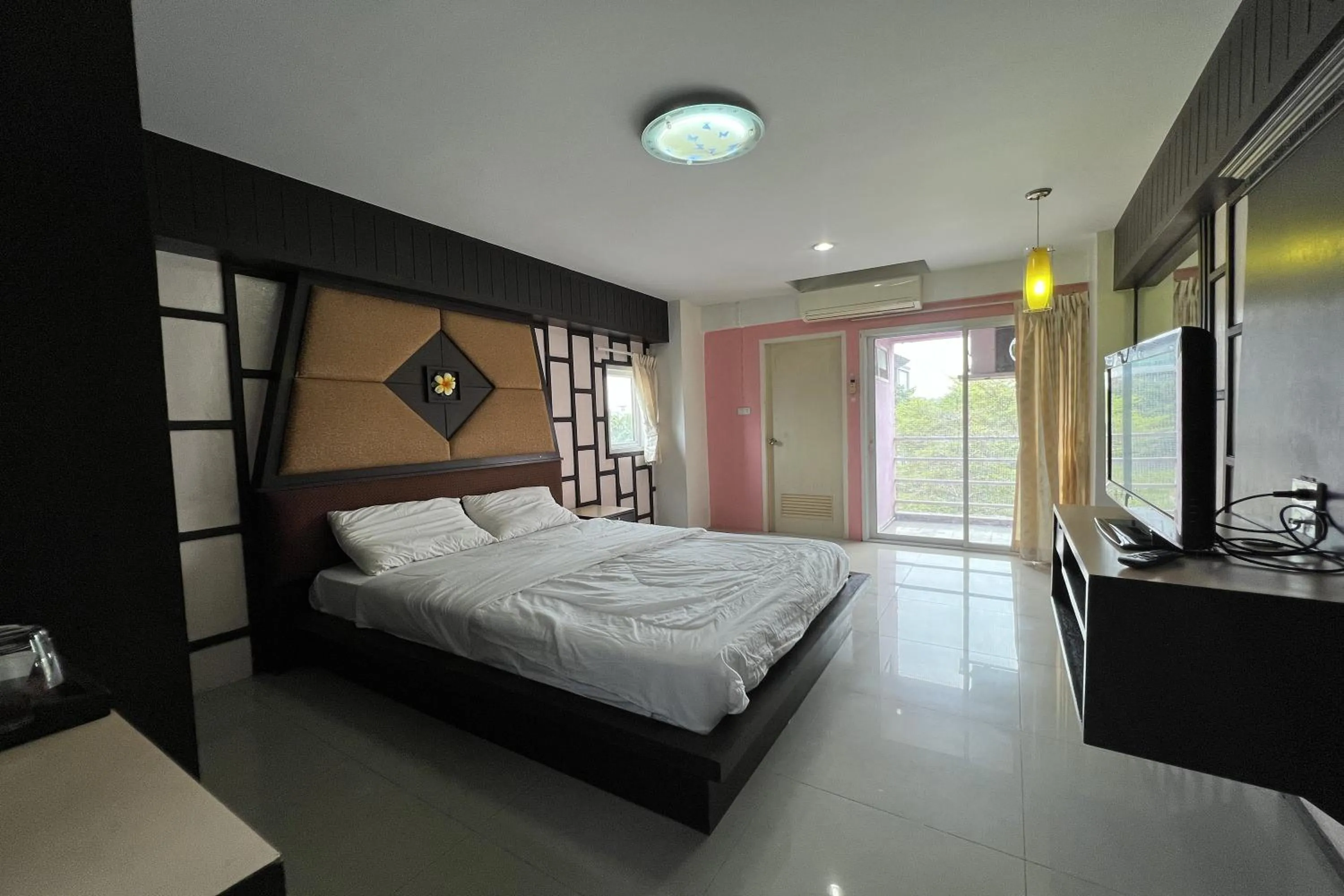 Bedroom, Bed in Phongsathon Mansion