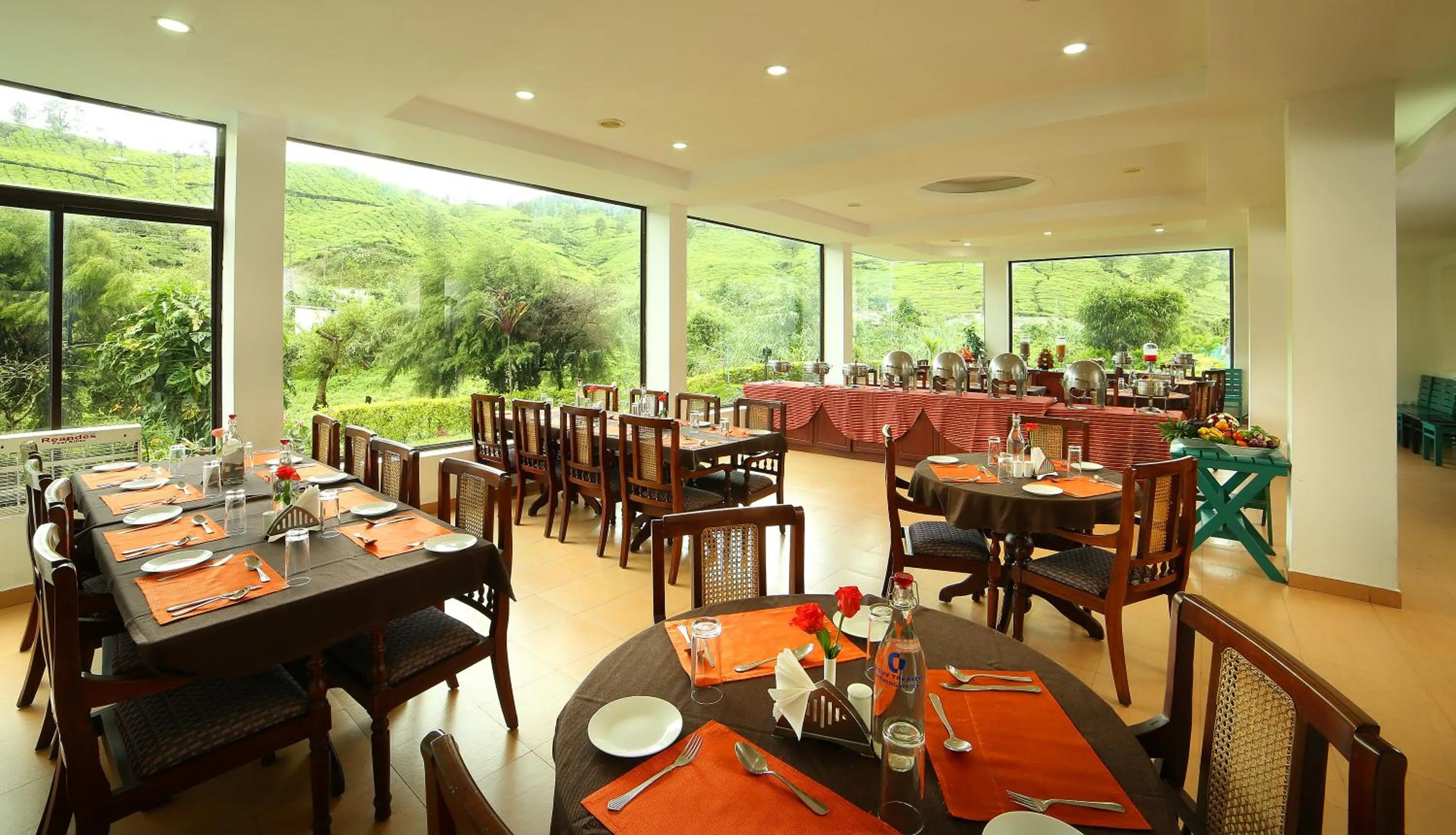 Restaurant/places to eat in Hotel C7 Munnar