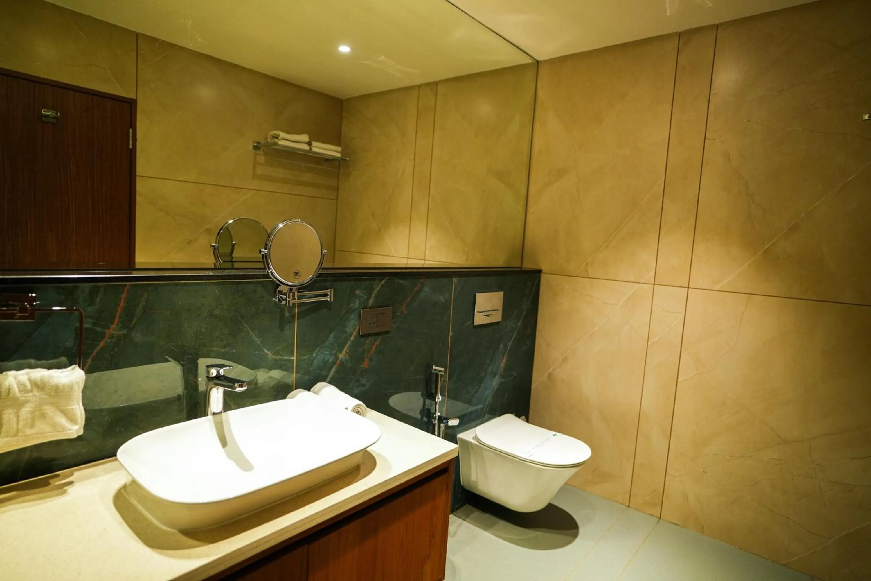 Shower in Hotel C7 Munnar