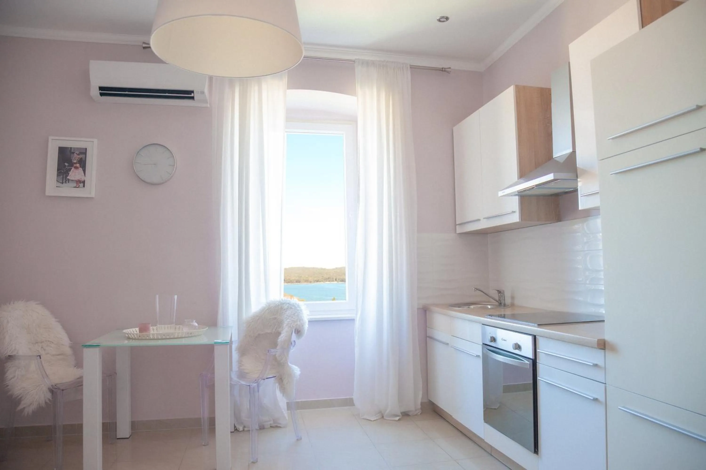 Kitchen or kitchenette in Captain Emo City Apartments