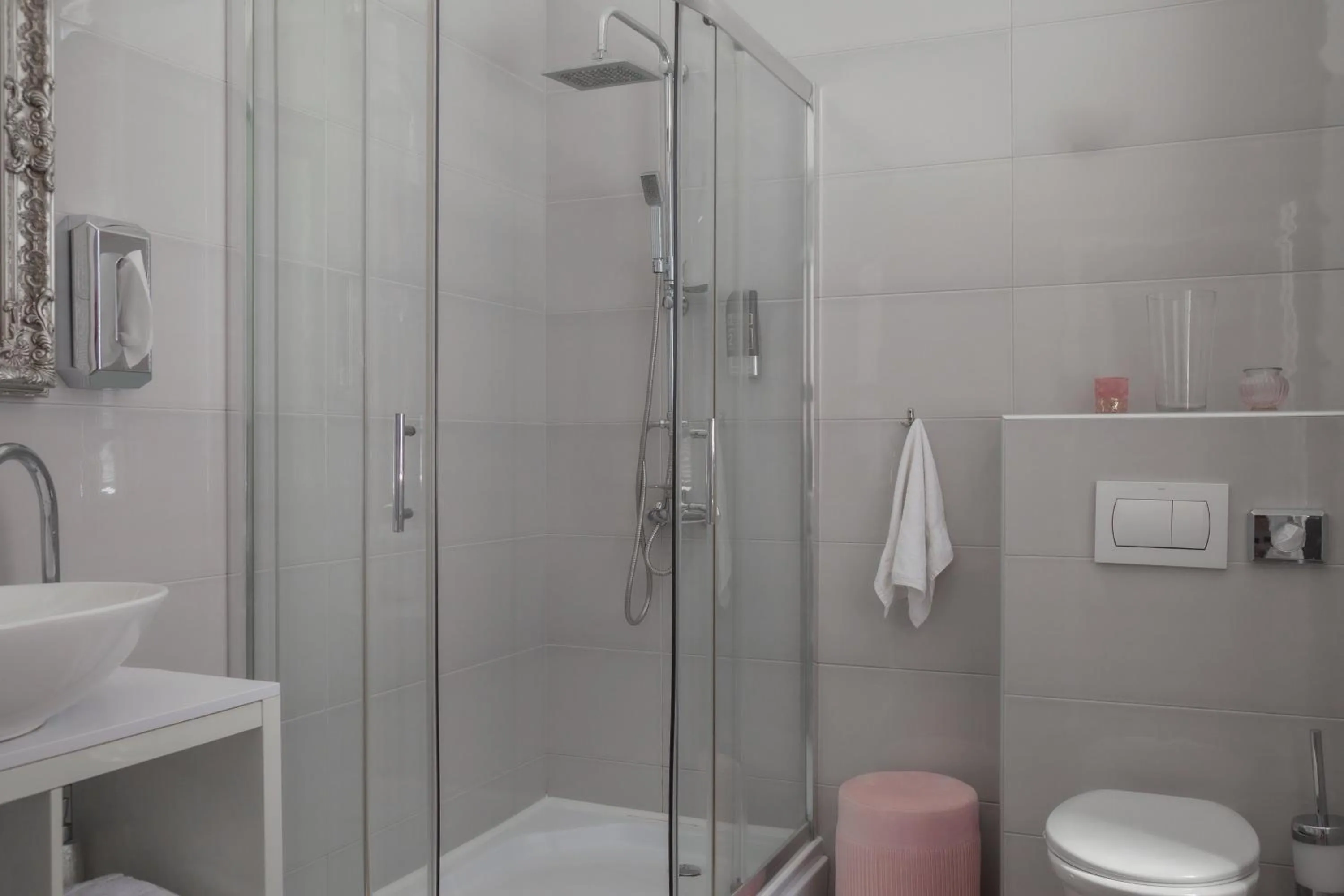 Shower in Captain Emo City Apartments