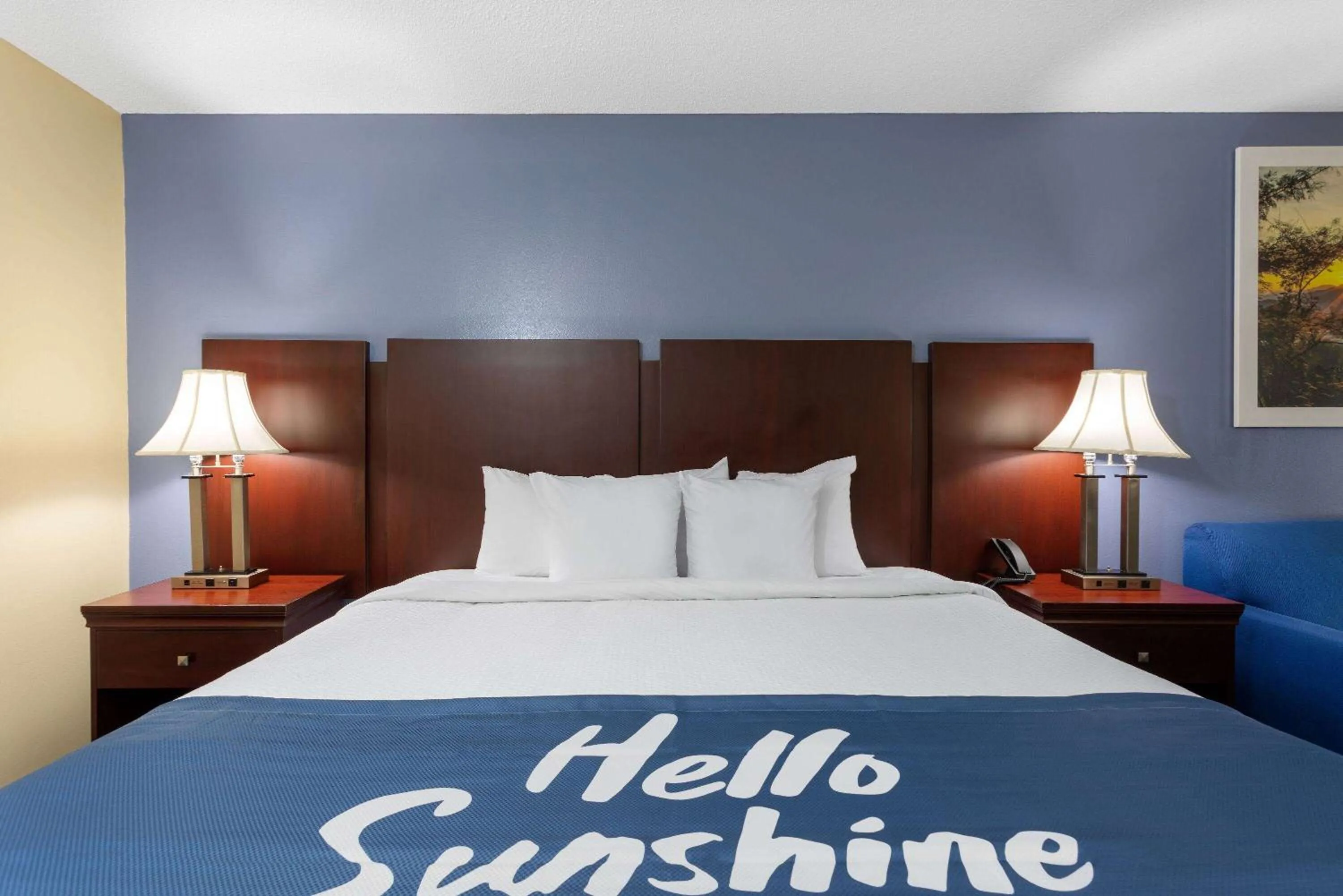 Photo of the whole room, Bed in Days Inn by Wyndham Chipley