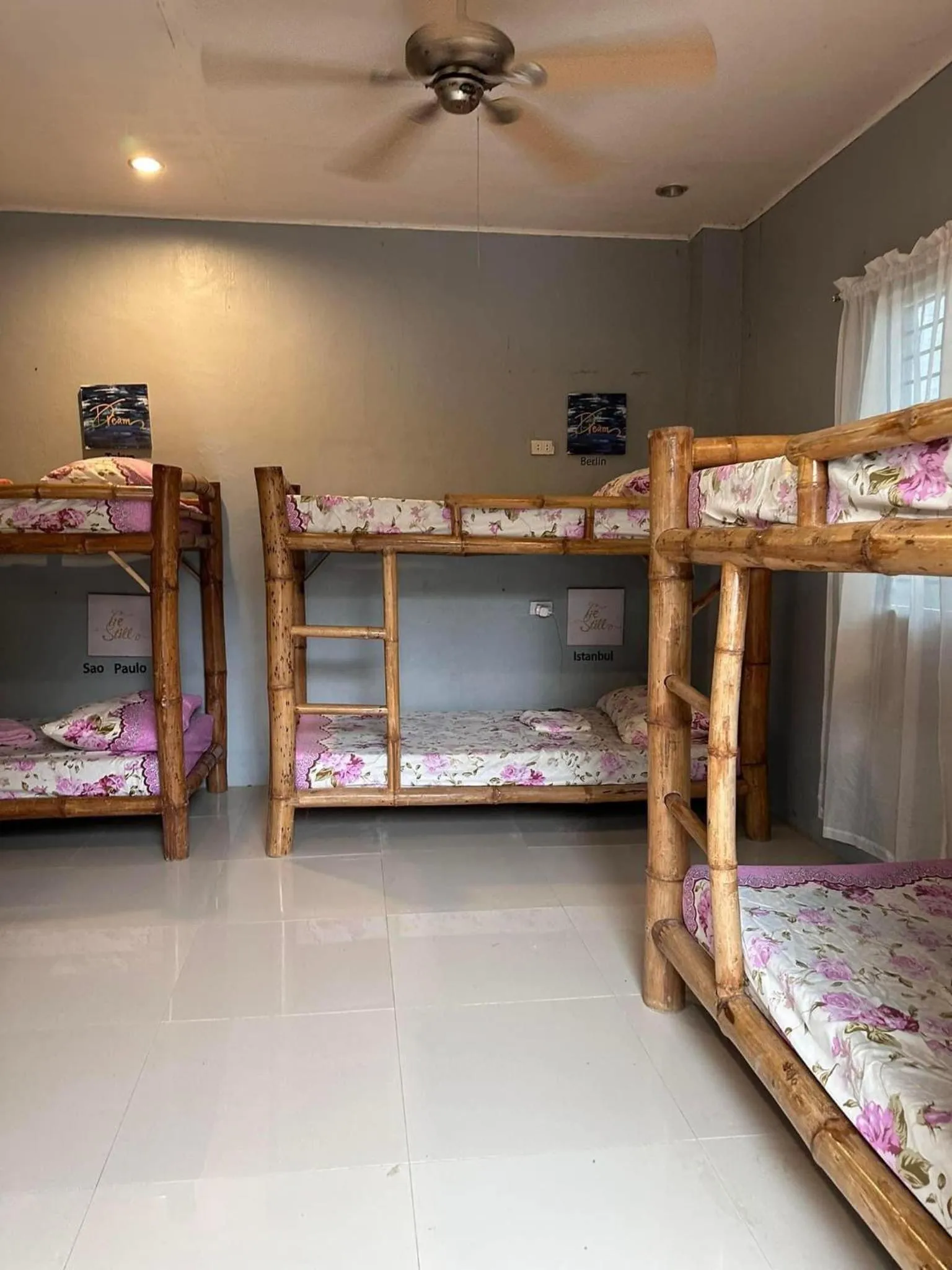 Bed in Lionfish Backpackers Hostel Malapascua