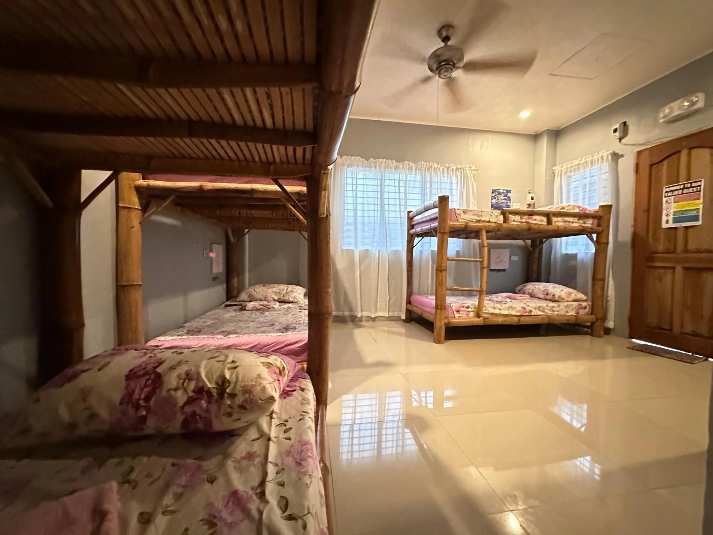 Bed in Lionfish Backpackers Hostel Malapascua