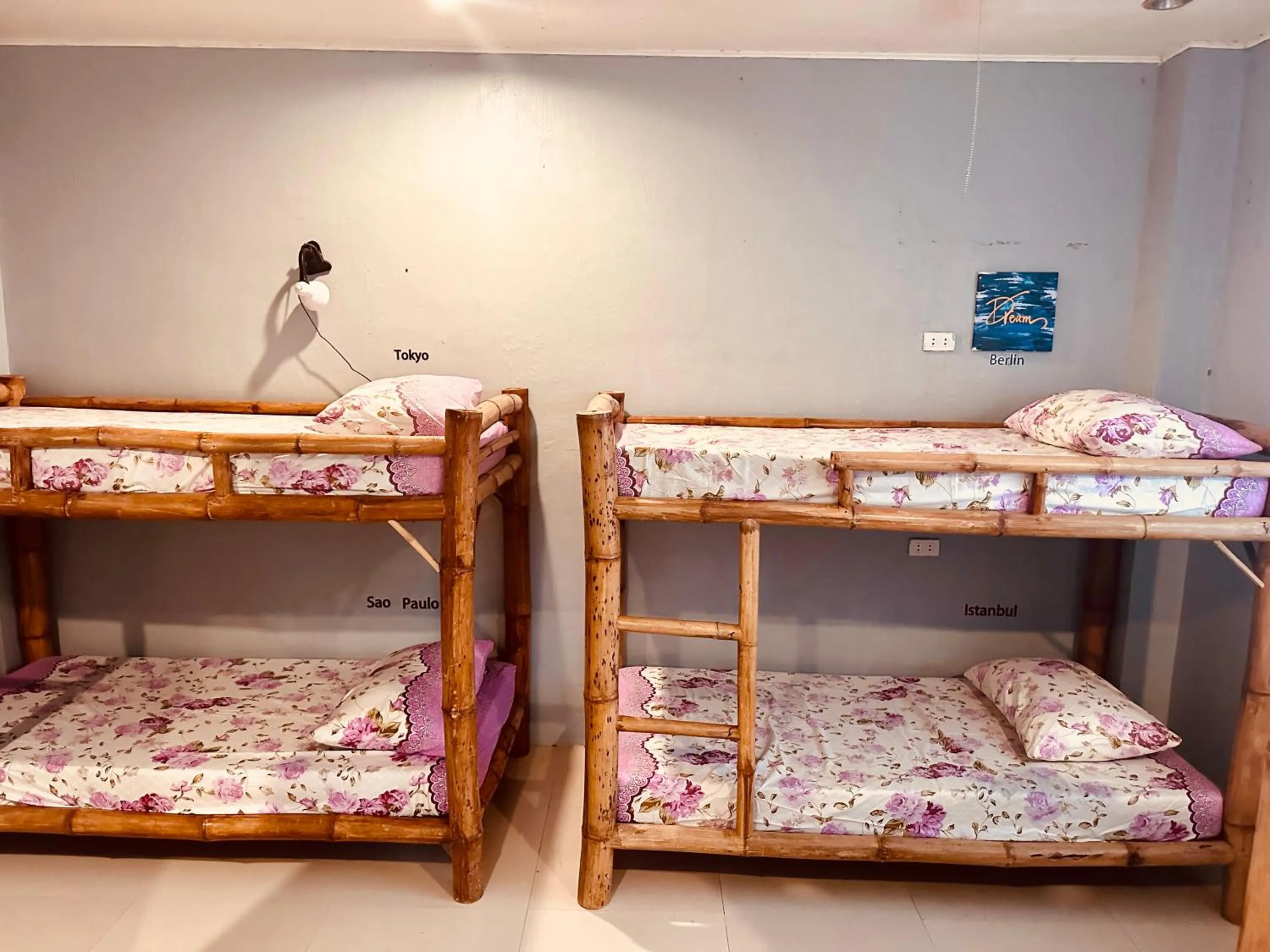 Bed in Lionfish Backpackers Hostel Malapascua