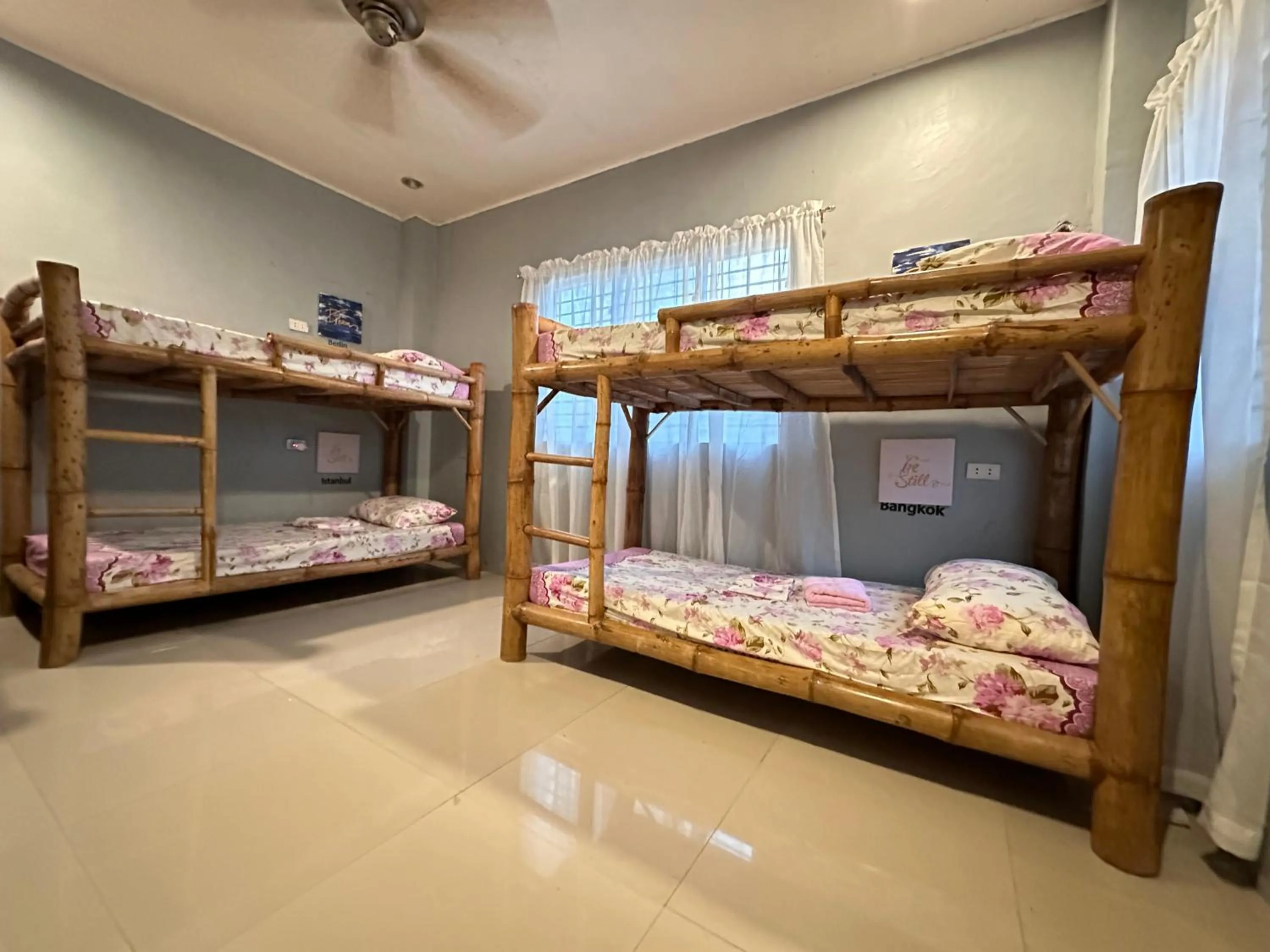 Bed in Lionfish Backpackers Hostel Malapascua