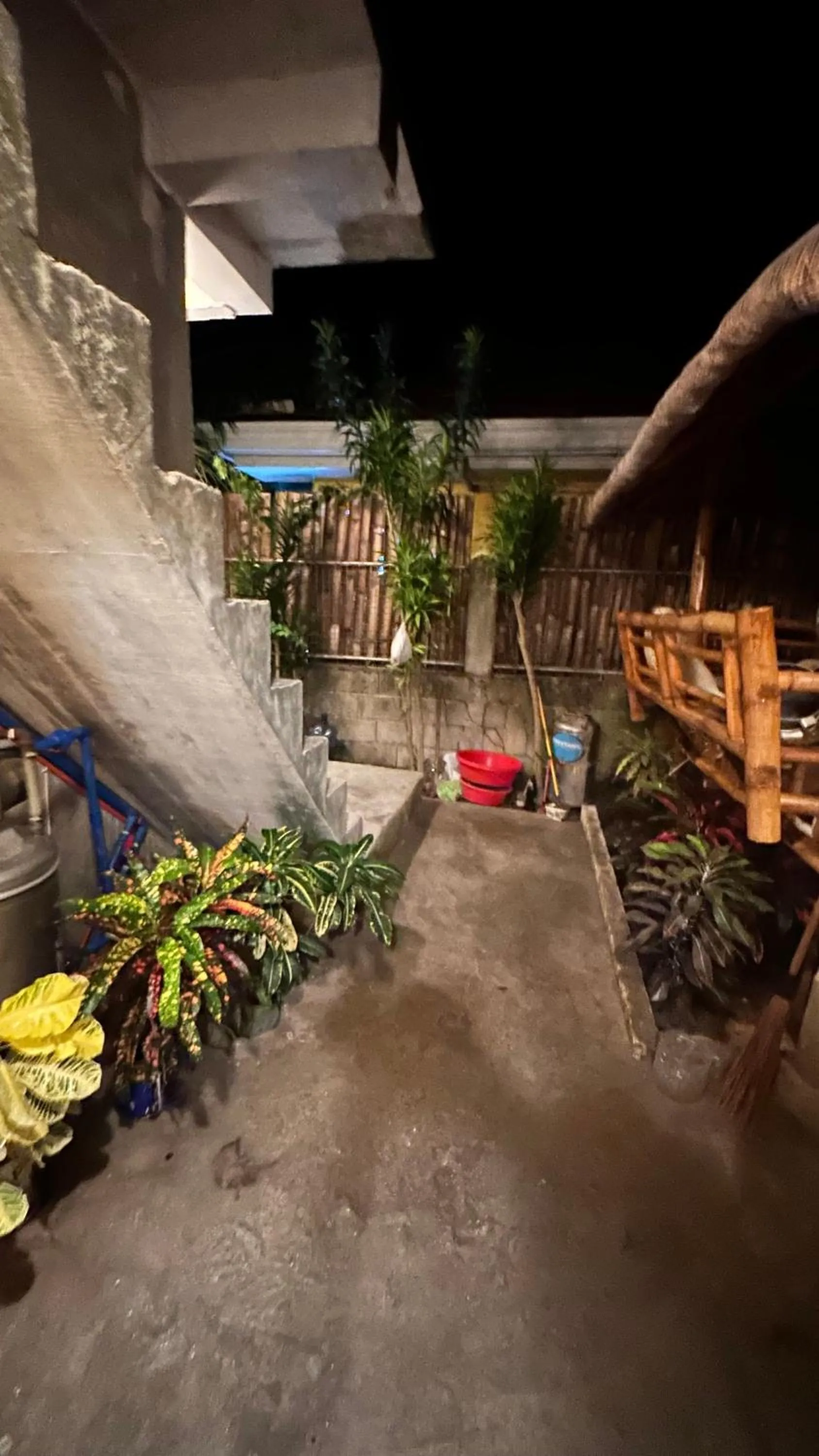 Property building in Lionfish Backpackers Hostel Malapascua