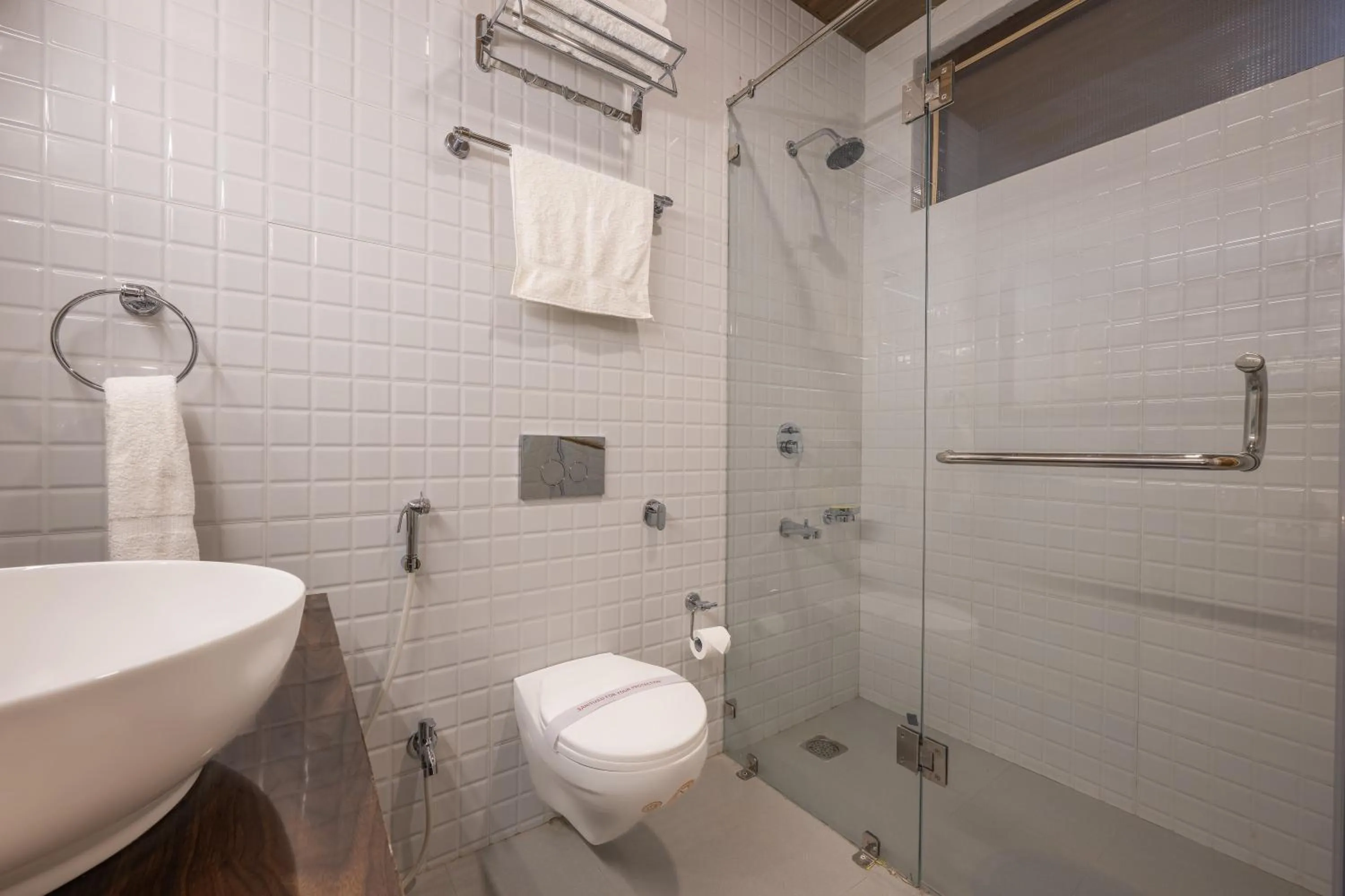 Shower in Echor Kashmir Holidays Resort Srinagar