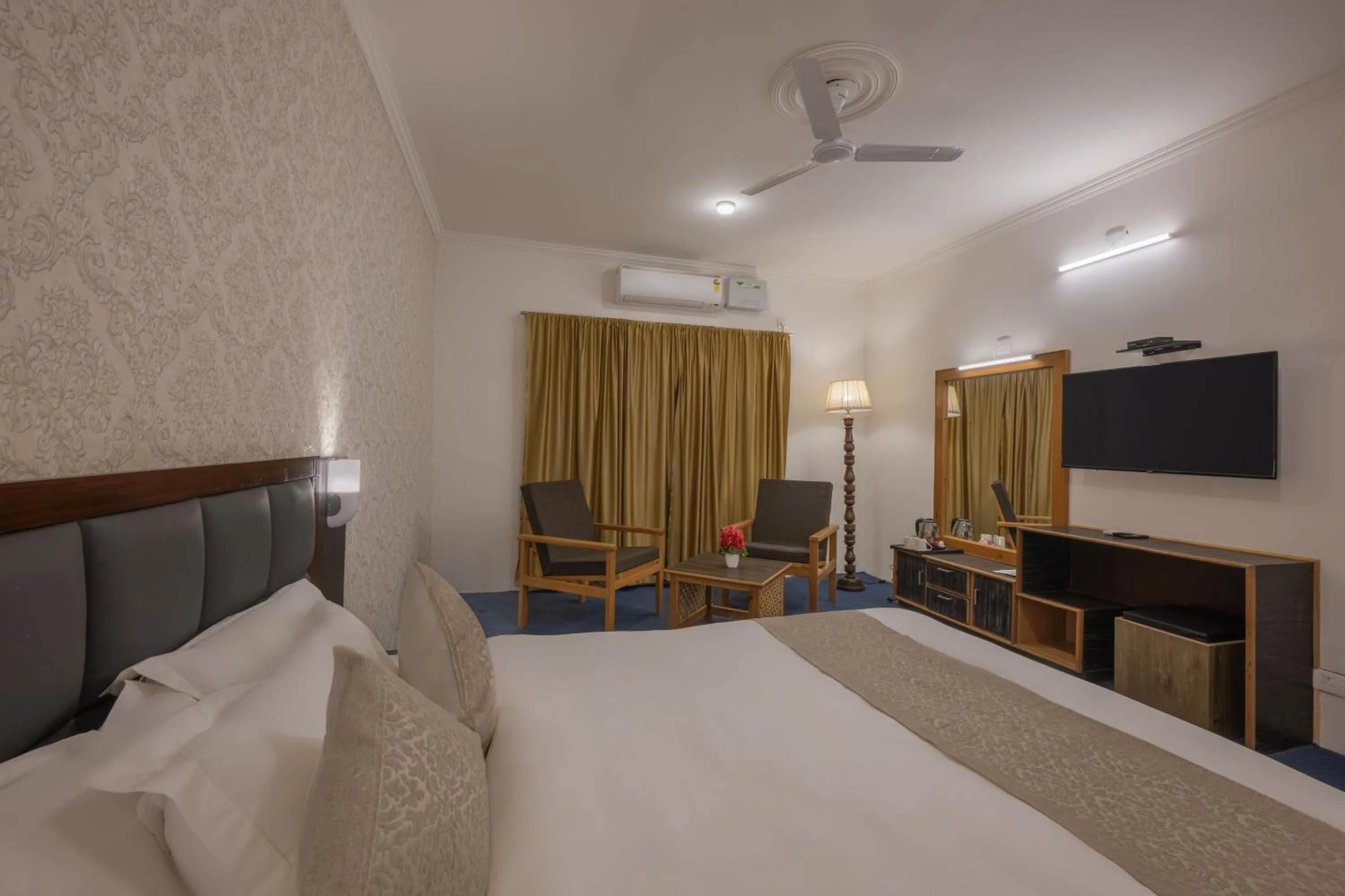 Bed in Echor Kashmir Holidays Resort Srinagar