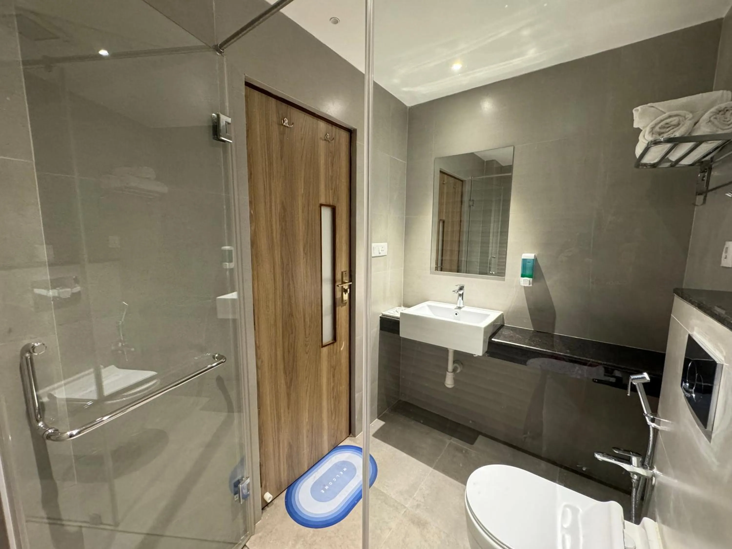 Shower in Hotel Devdeep Porvorim