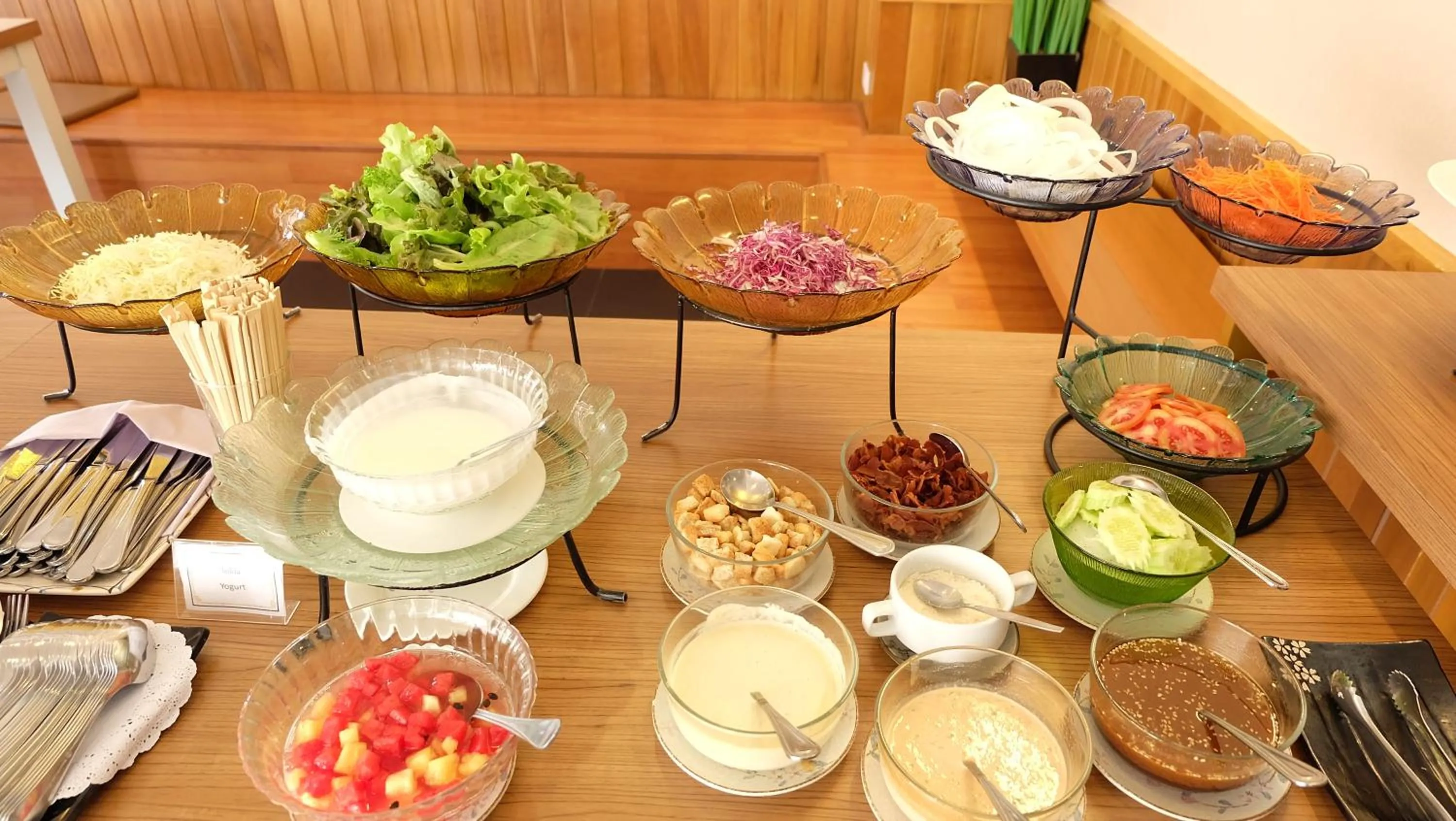 Restaurant/places to eat in Racha Residence