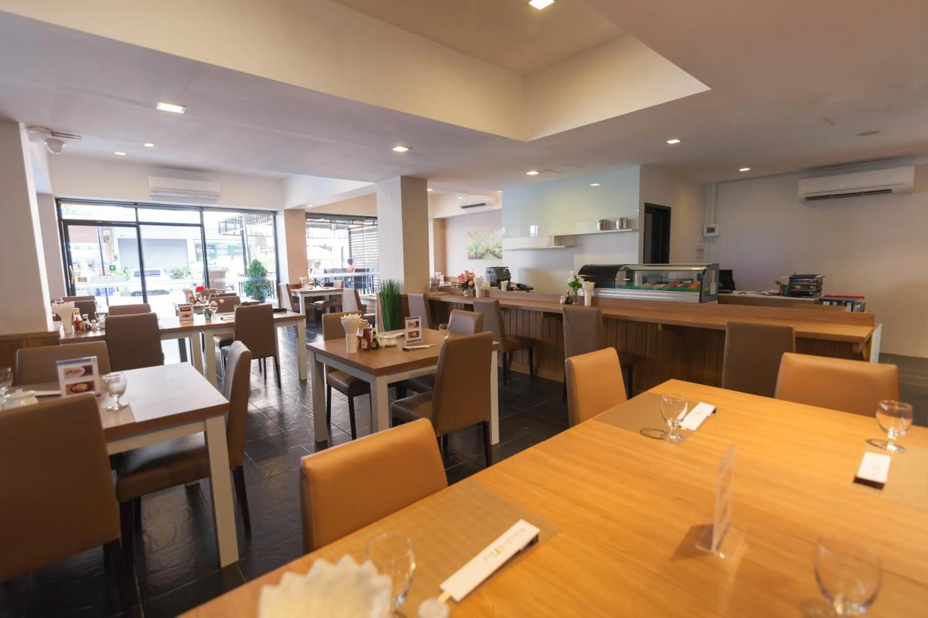 Restaurant/places to eat in Racha Residence