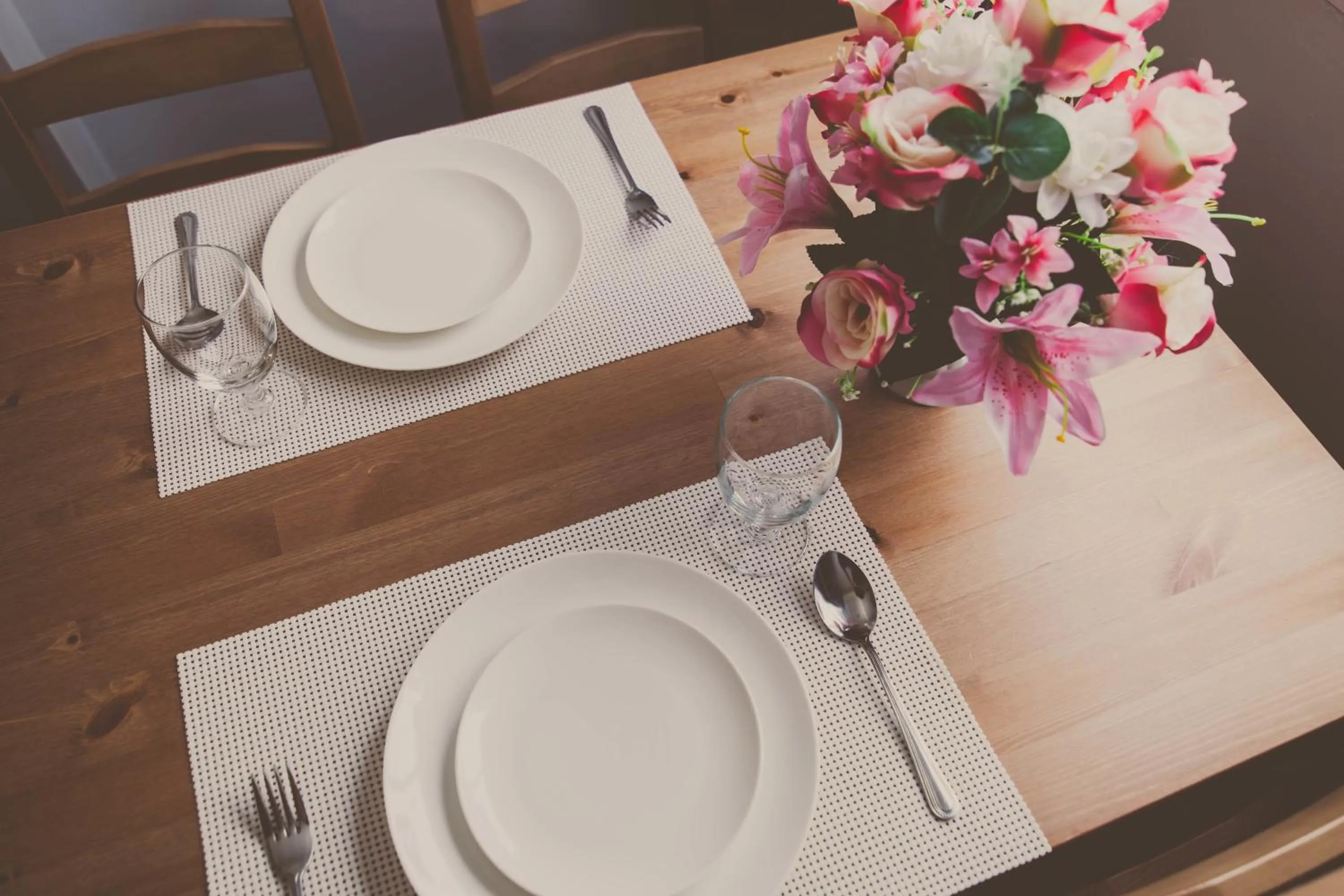 Restaurant/places to eat in Racha Residence