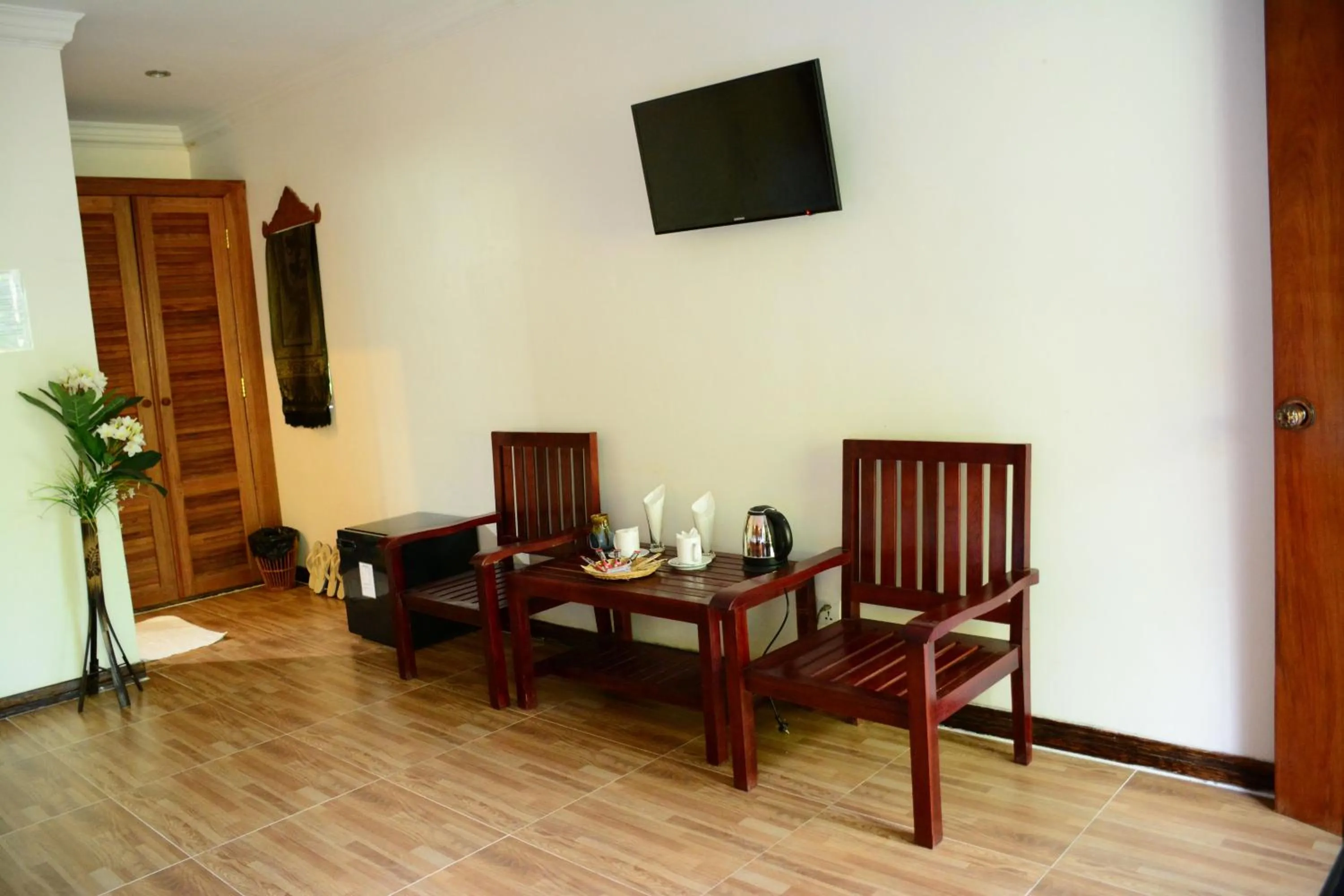 Coffee/tea facilities, TV/Entertainment Center in Darica Resort