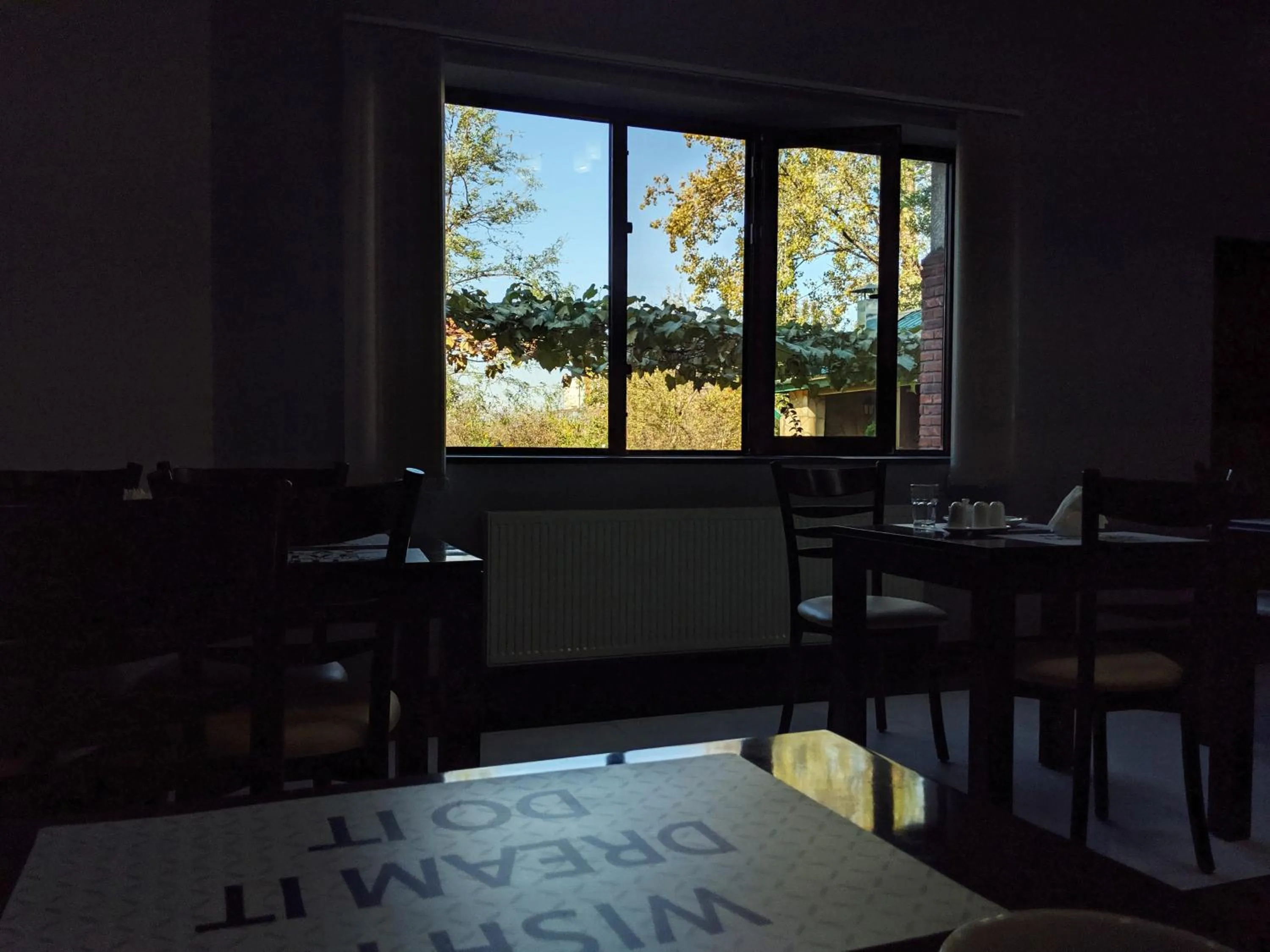 Restaurant/places to eat in Continental Hotel