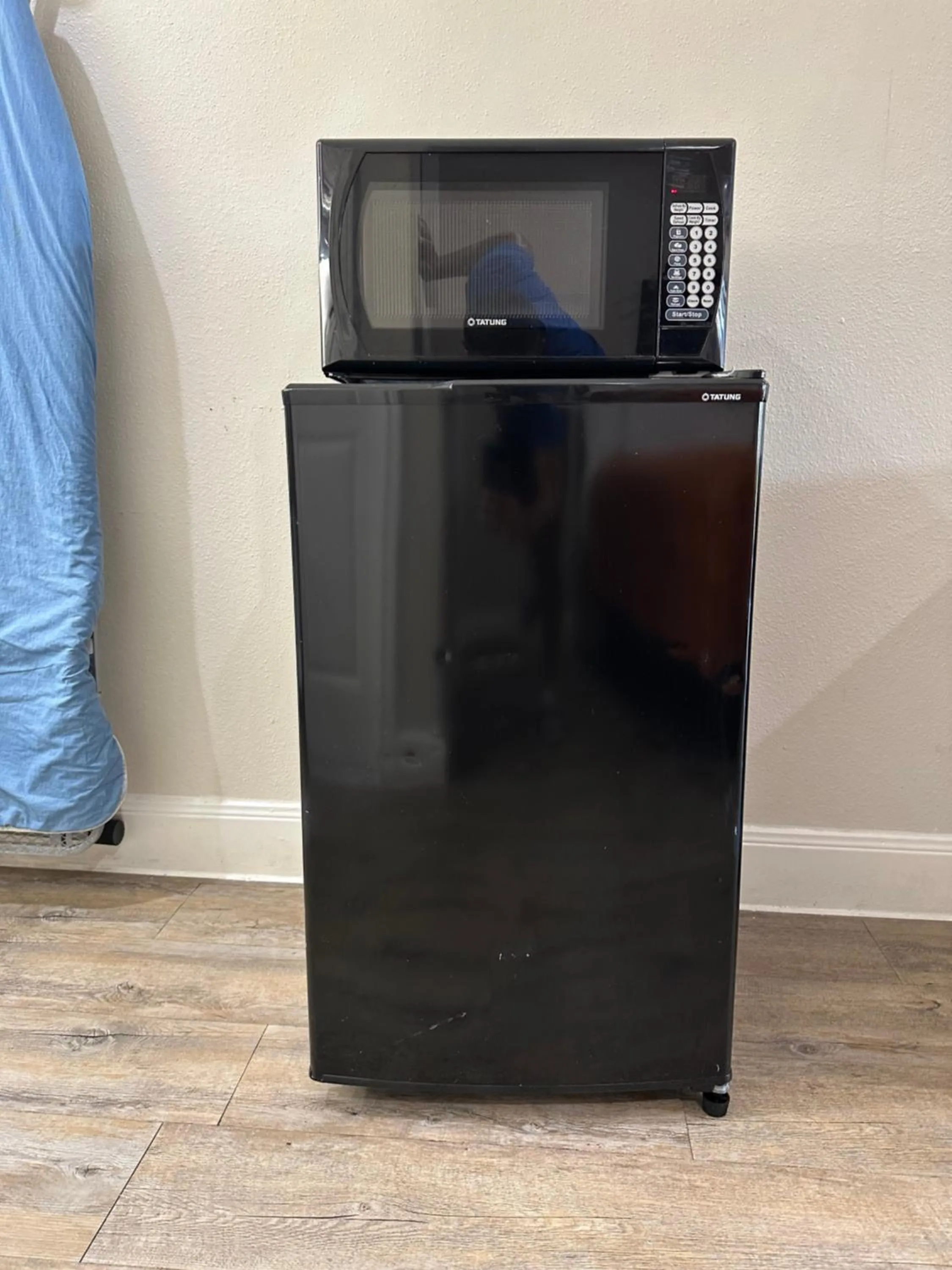 microwave in Palace Inn I-45 & Bellfort