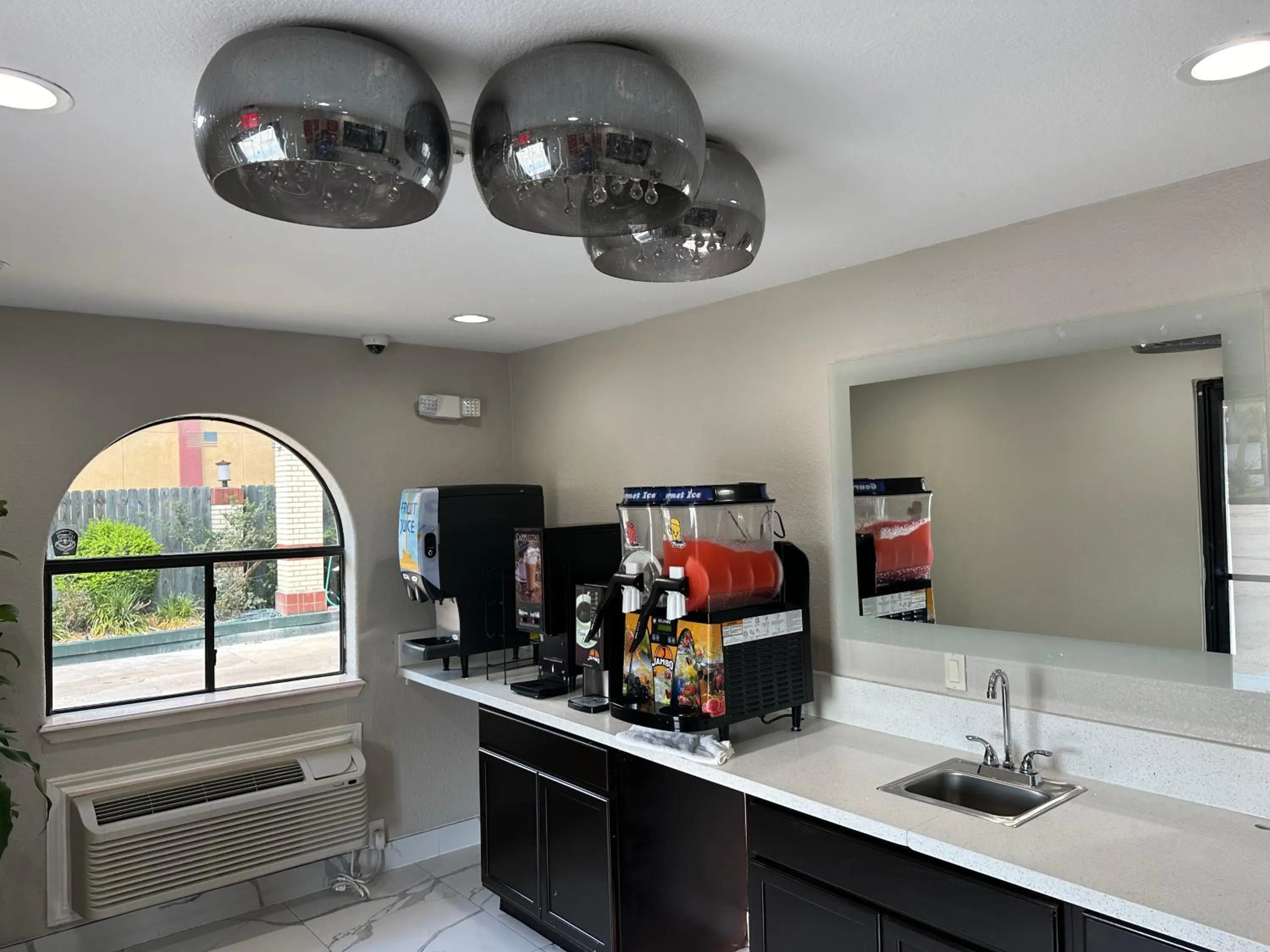 Drinks in Palace Inn I-45 & Bellfort