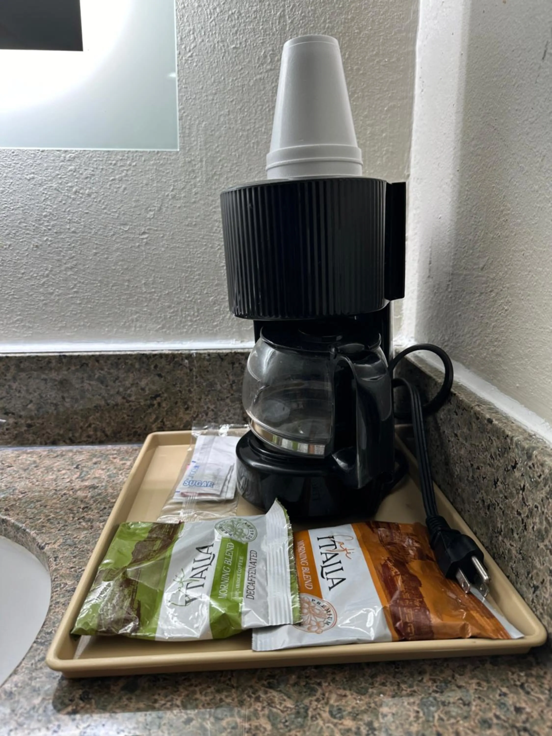 Coffee/tea facilities in Palace Inn I-45 & Bellfort