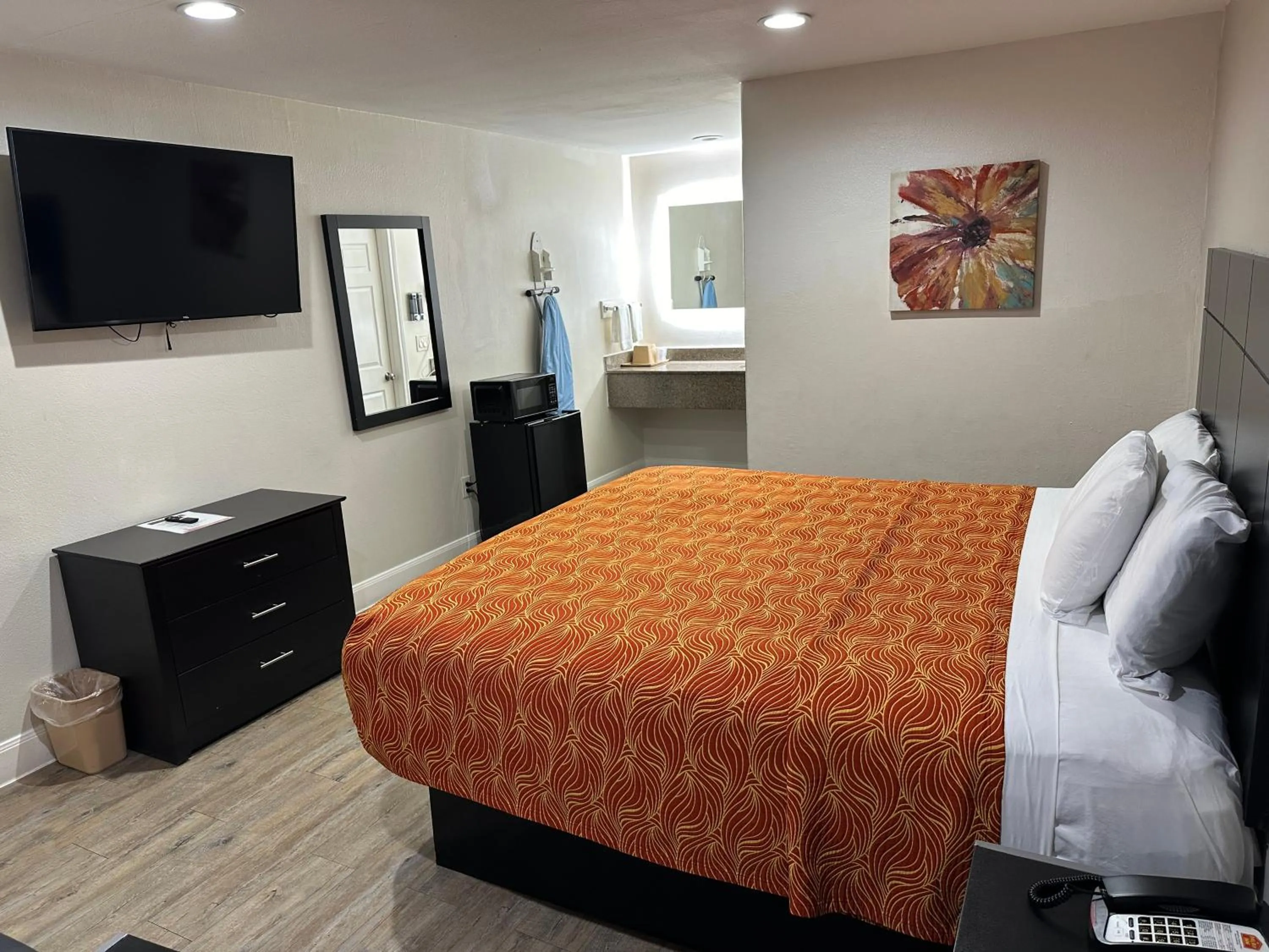 Bed in Palace Inn I-45 & Bellfort