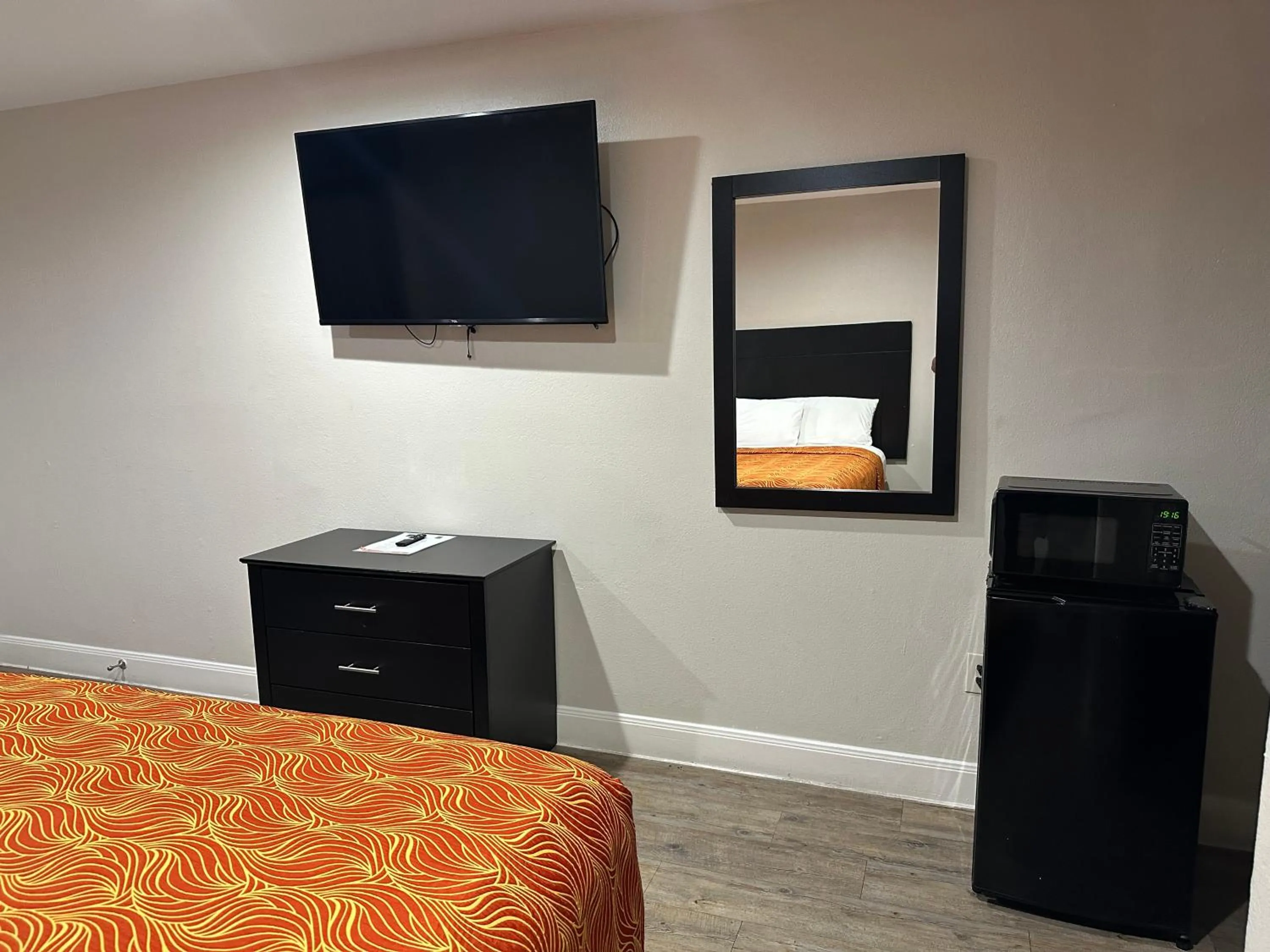 TV and multimedia, Bed in Palace Inn I-45 & Bellfort