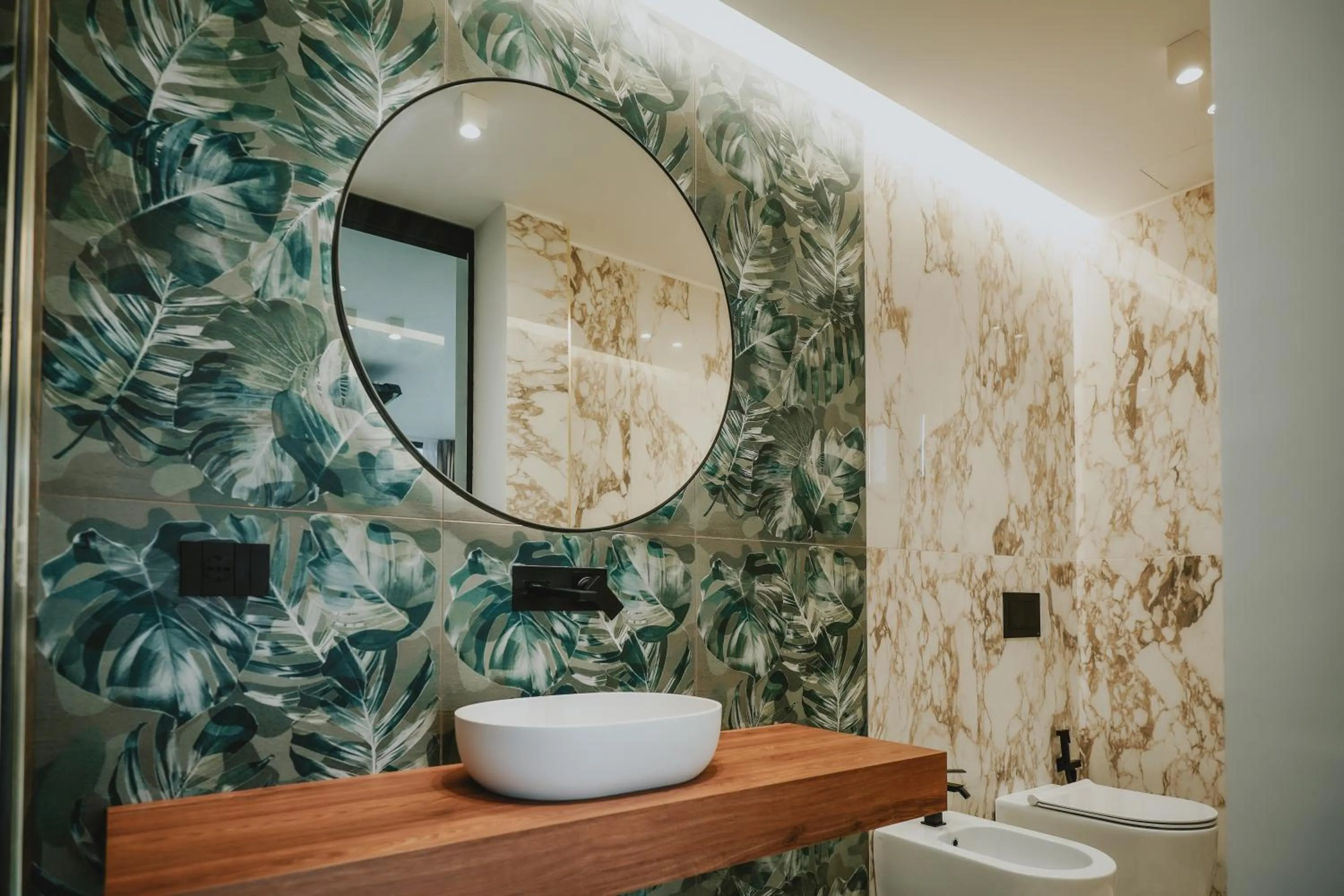 Shower in POETICA BOUTIQUE SKY HOTEL