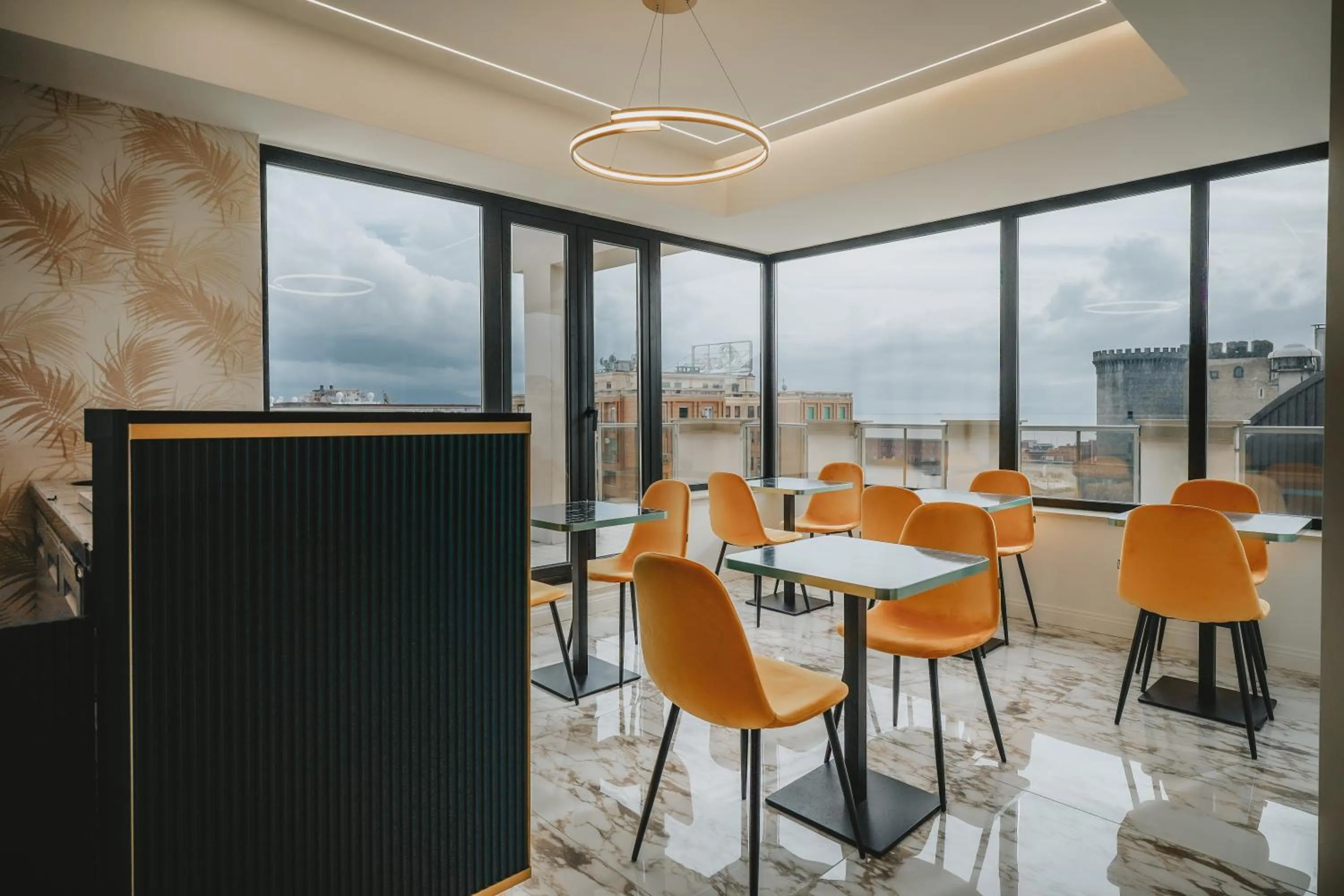 Restaurant/places to eat in POETICA BOUTIQUE SKY HOTEL