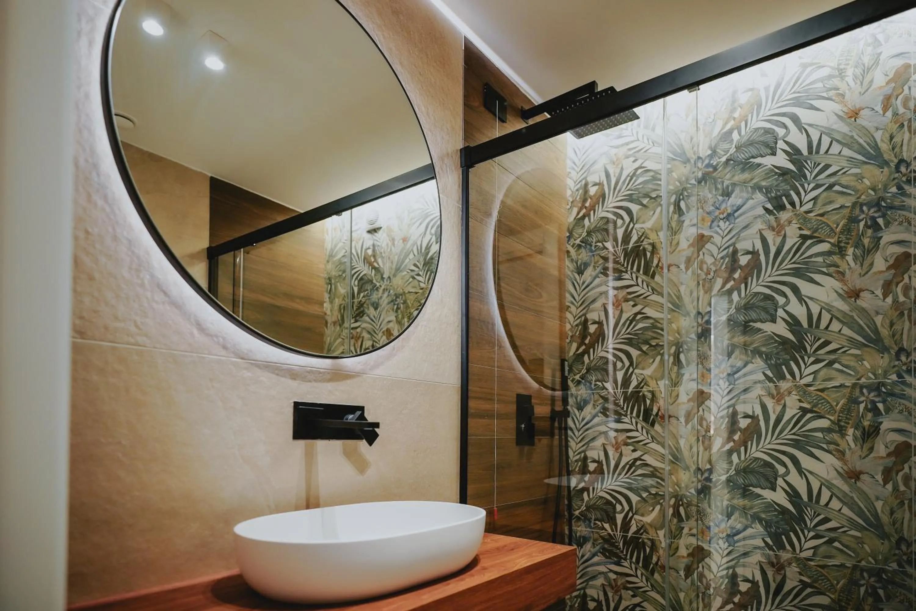 Shower in POETICA BOUTIQUE SKY HOTEL