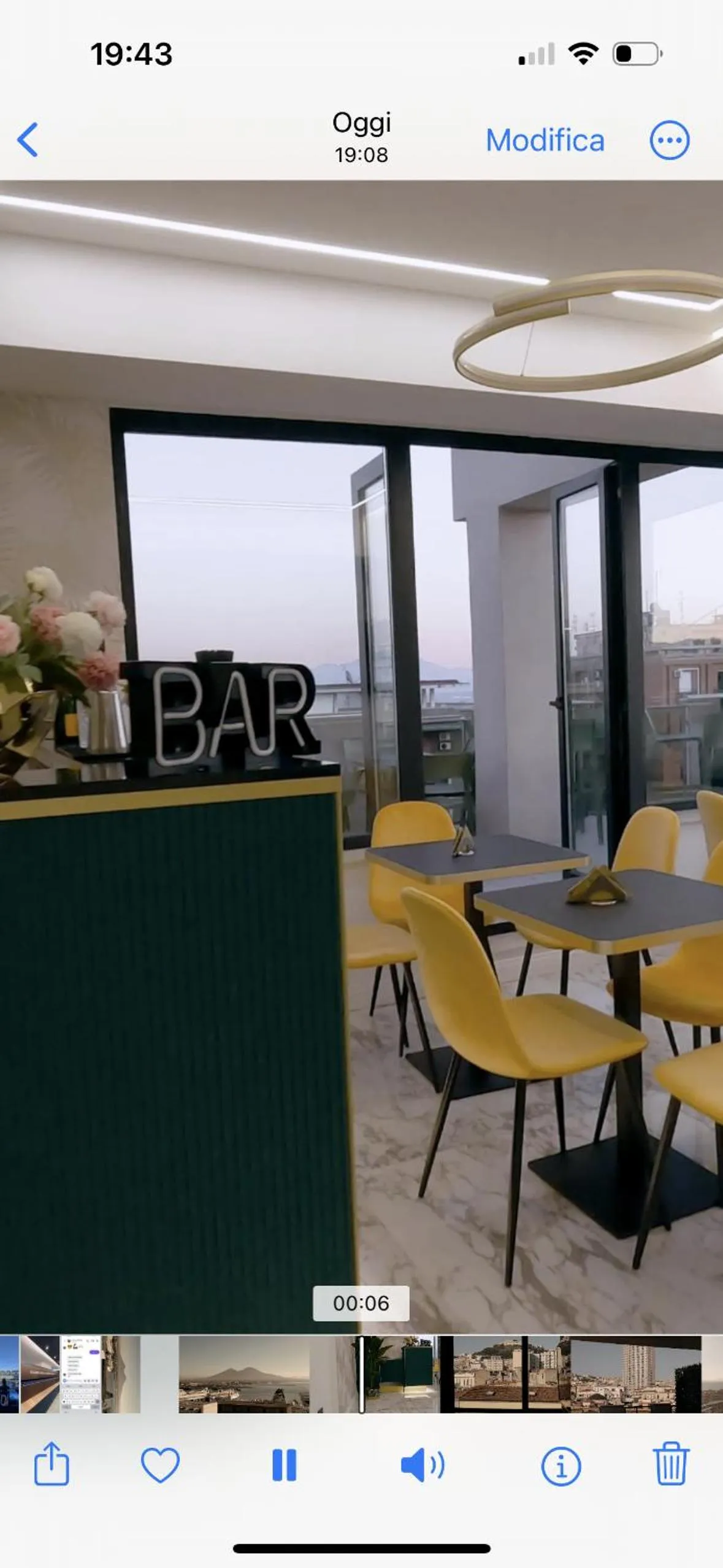 Restaurant/places to eat in POETICA BOUTIQUE SKY HOTEL