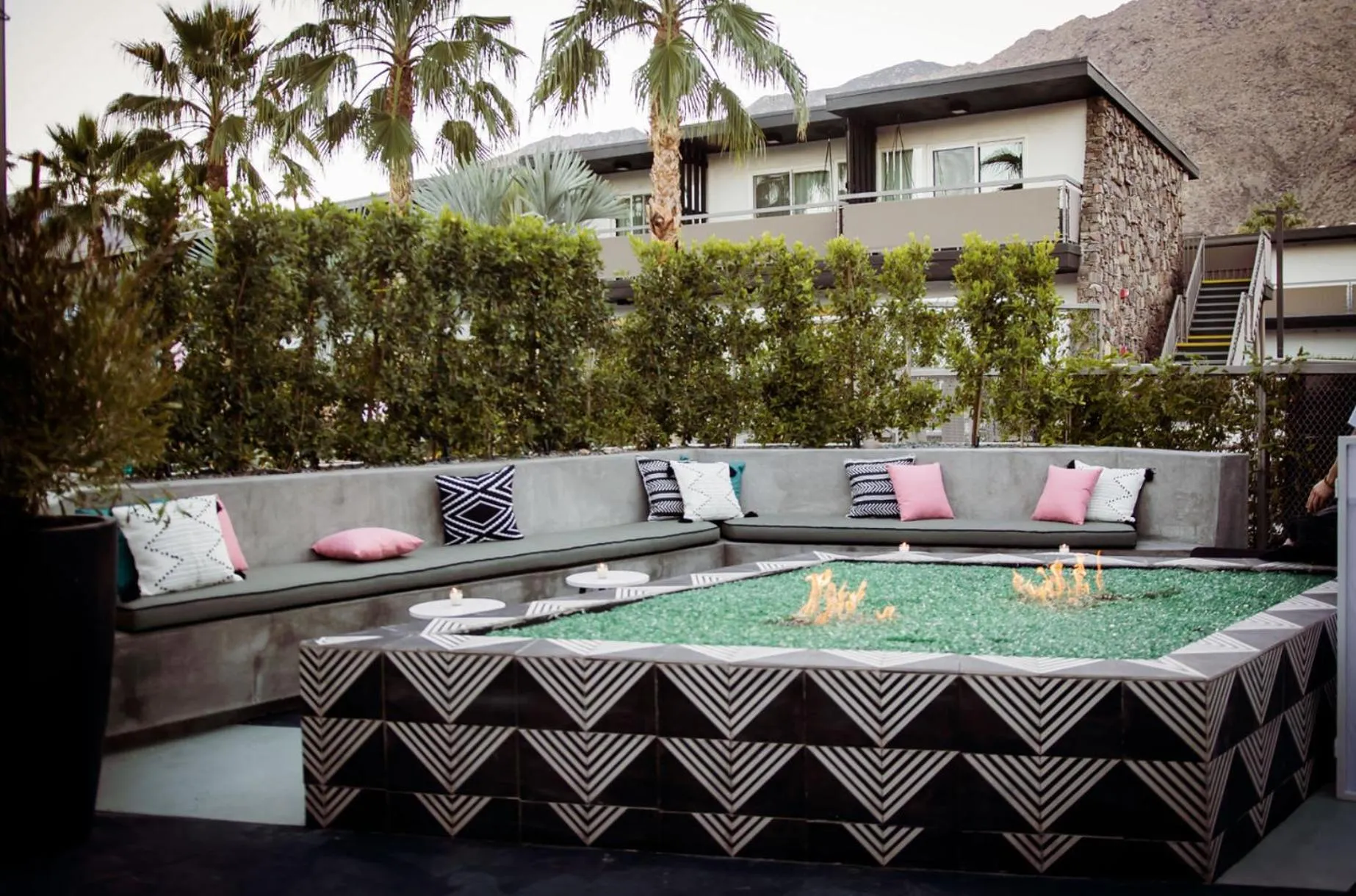 Restaurant/places to eat in V Palm Springs