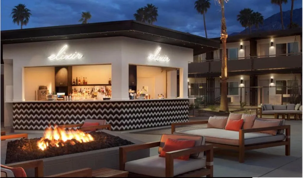 Lounge or bar in V Palm Springs