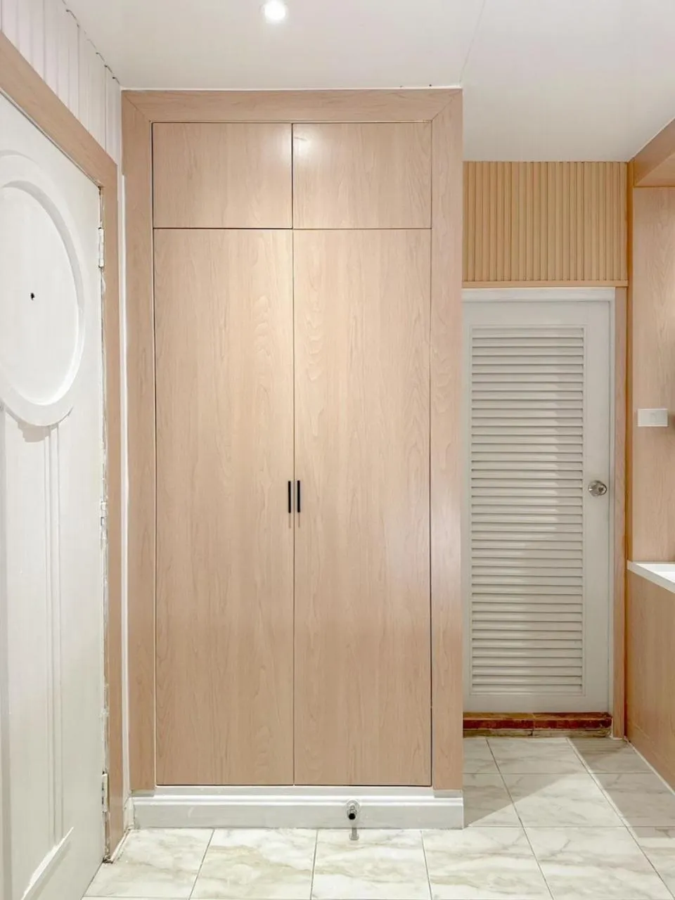 wardrobe in Thrive Hotel