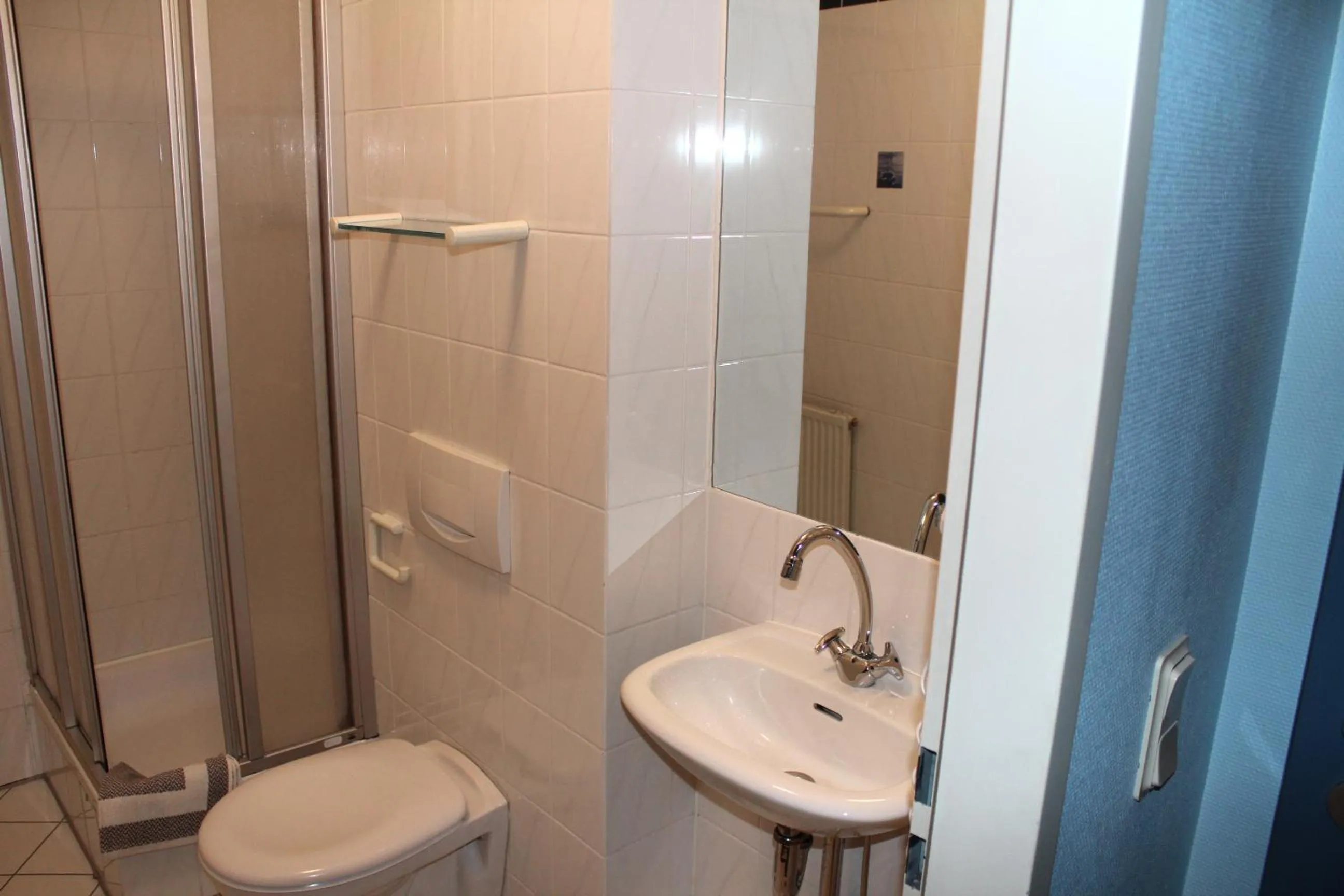 Shower in Hotel Mozart Bonn