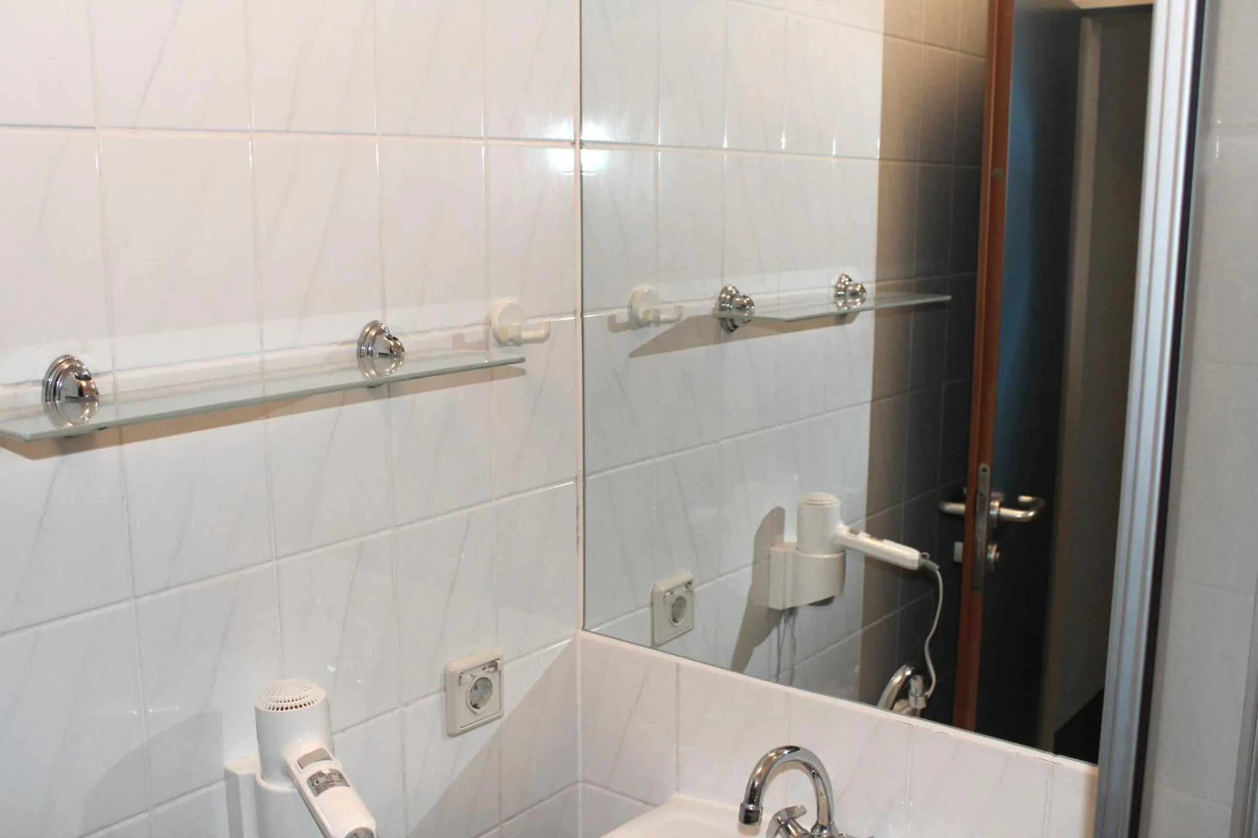 Shower in Hotel Mozart Bonn