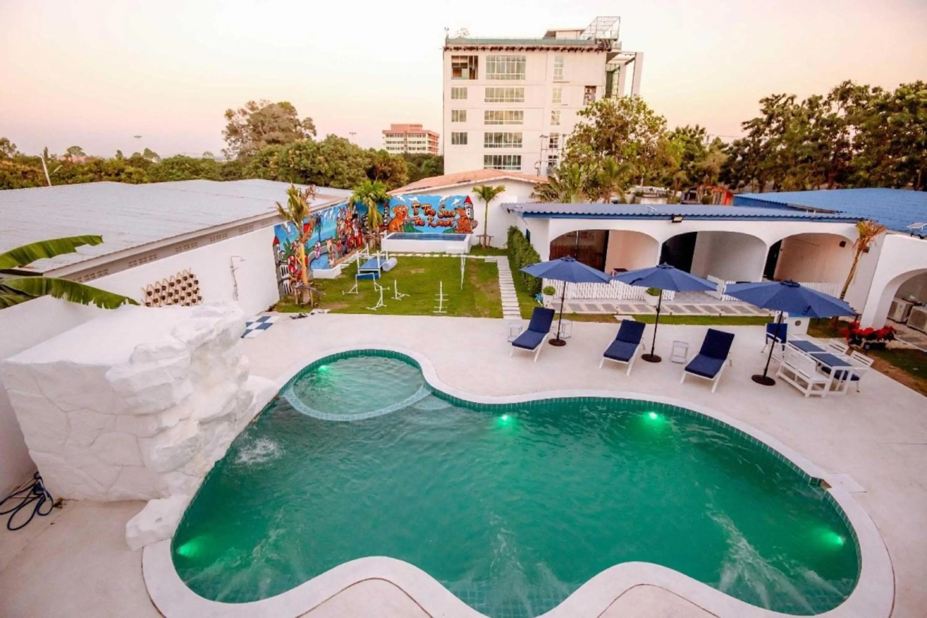 Property building in Collection O To The Sea Resort Thailand