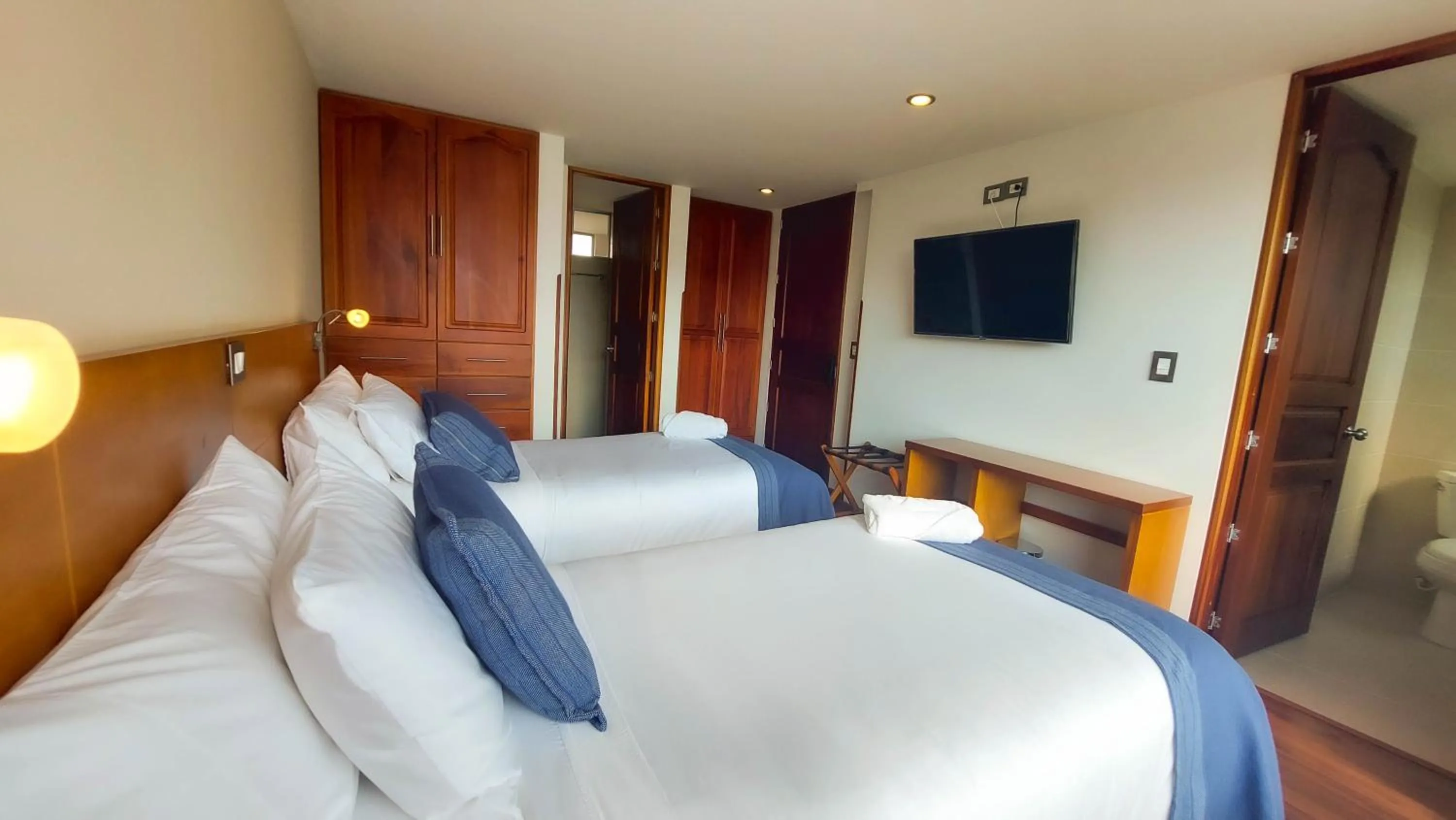 Photo of the whole room, Bed in Samakwā Hotel Boutique