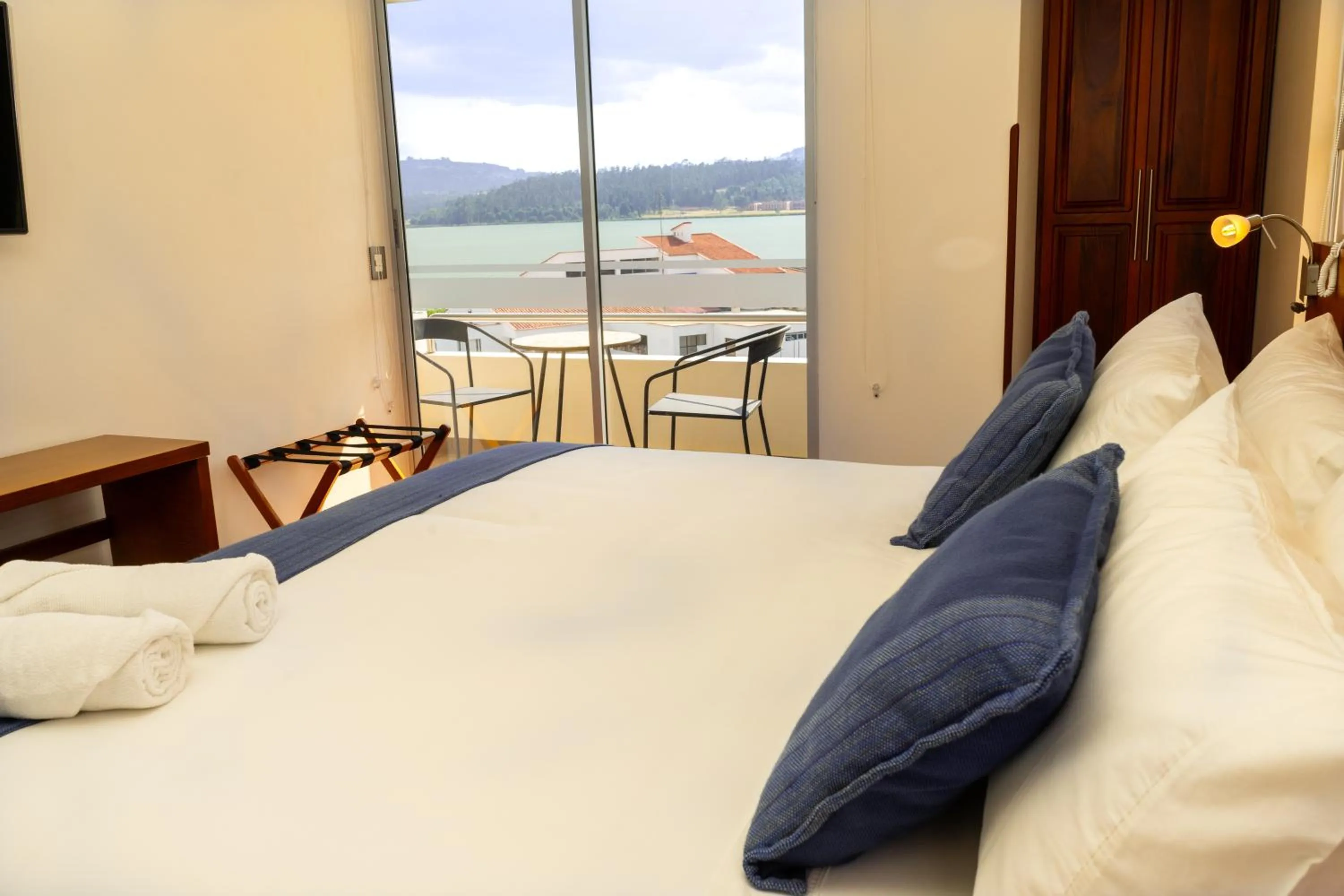 Photo of the whole room, Bed in Samakwā Hotel Boutique