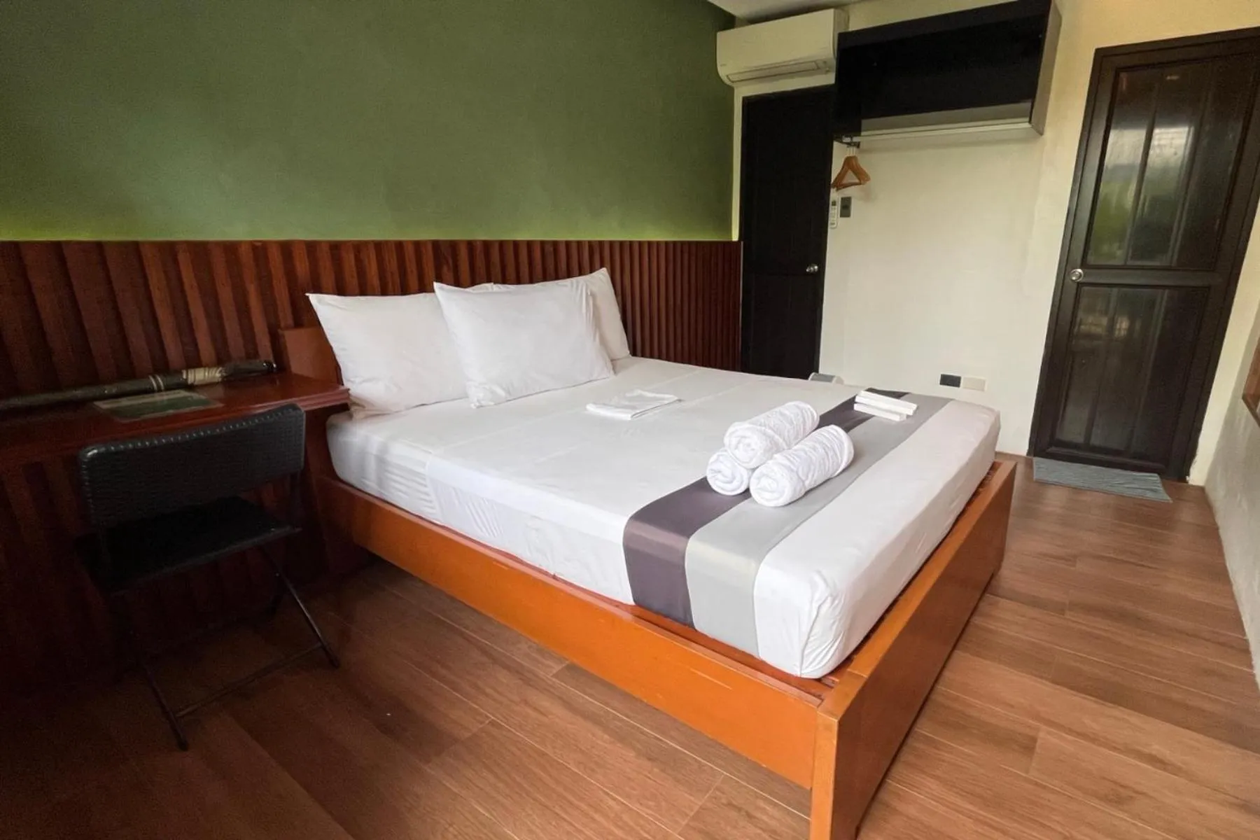 Bed in Mula De La Paz