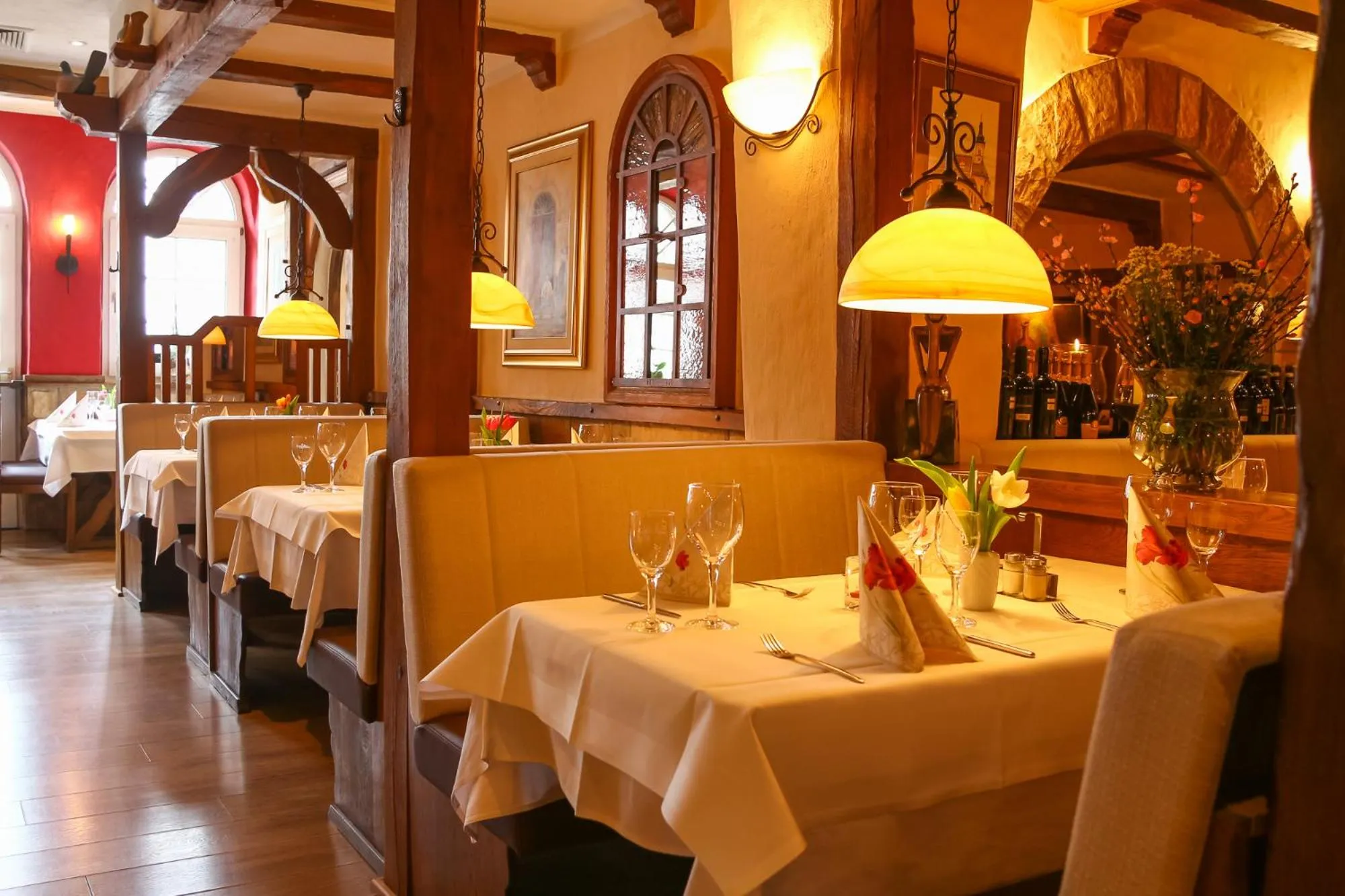 Restaurant/places to eat in Hotel Arkade