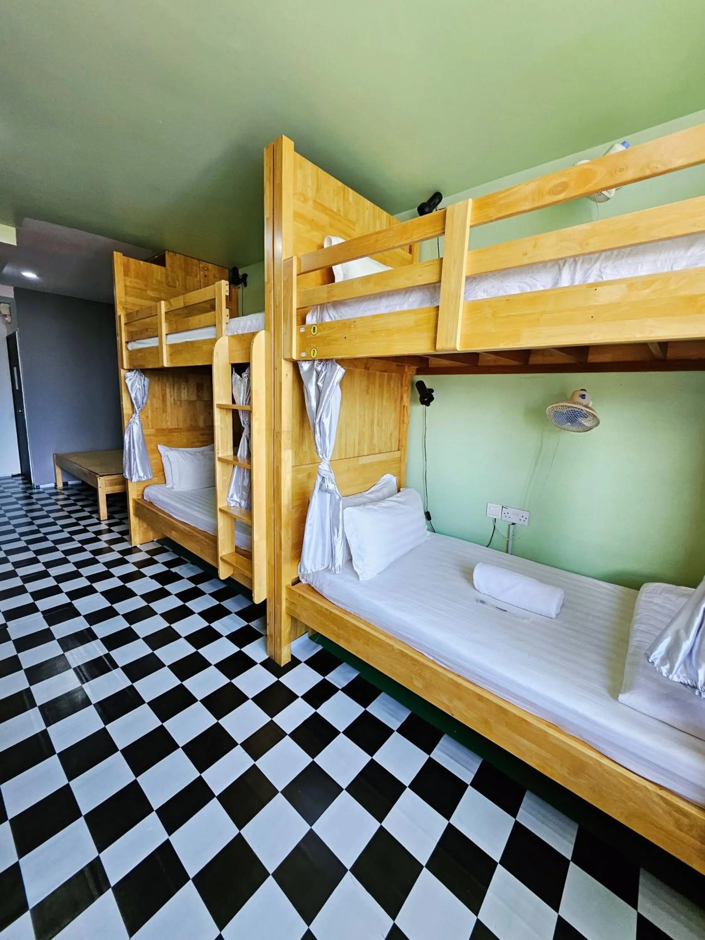 bunk bed, Bed in The 60