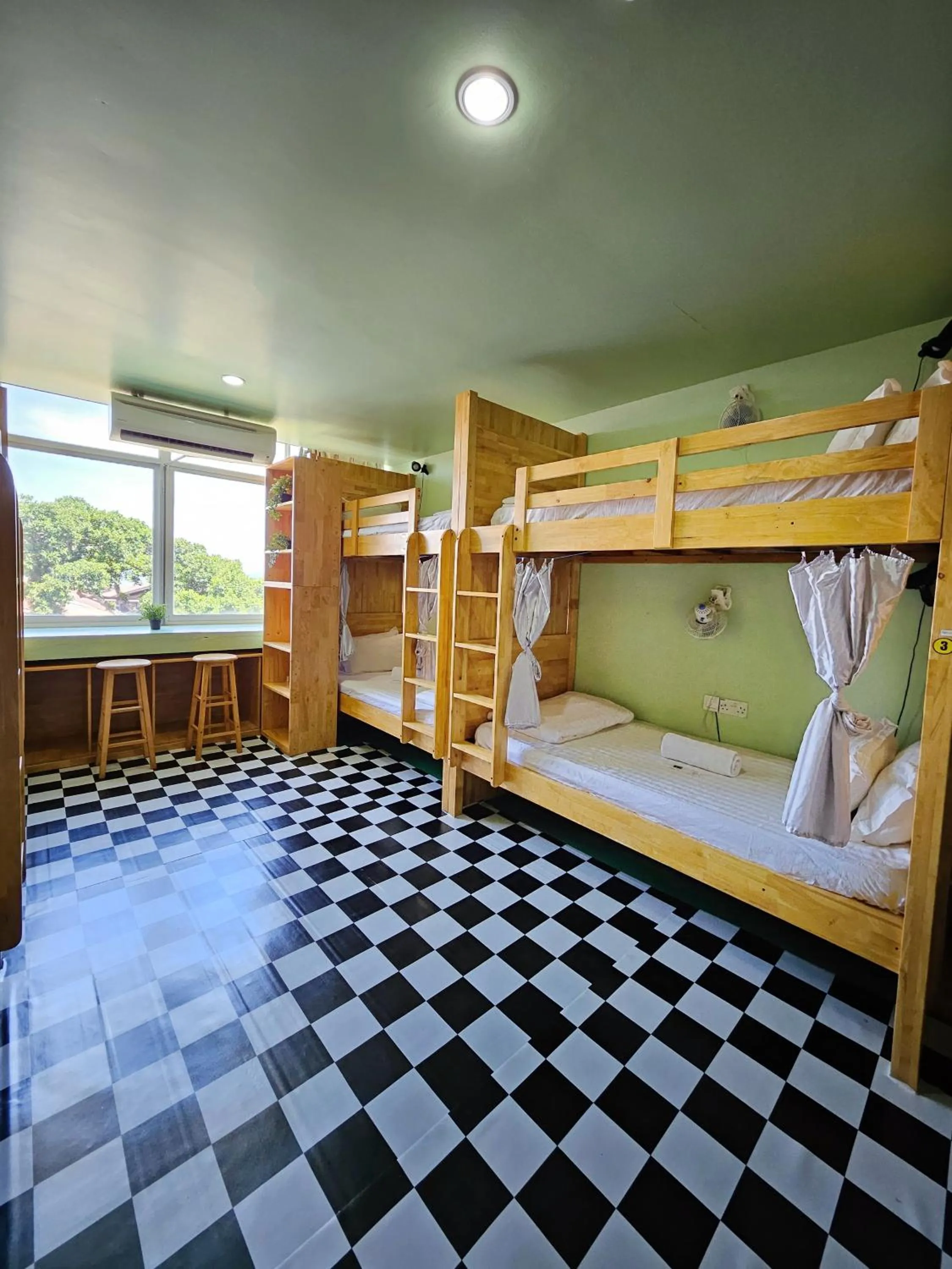 bunk bed, Bed in The 60