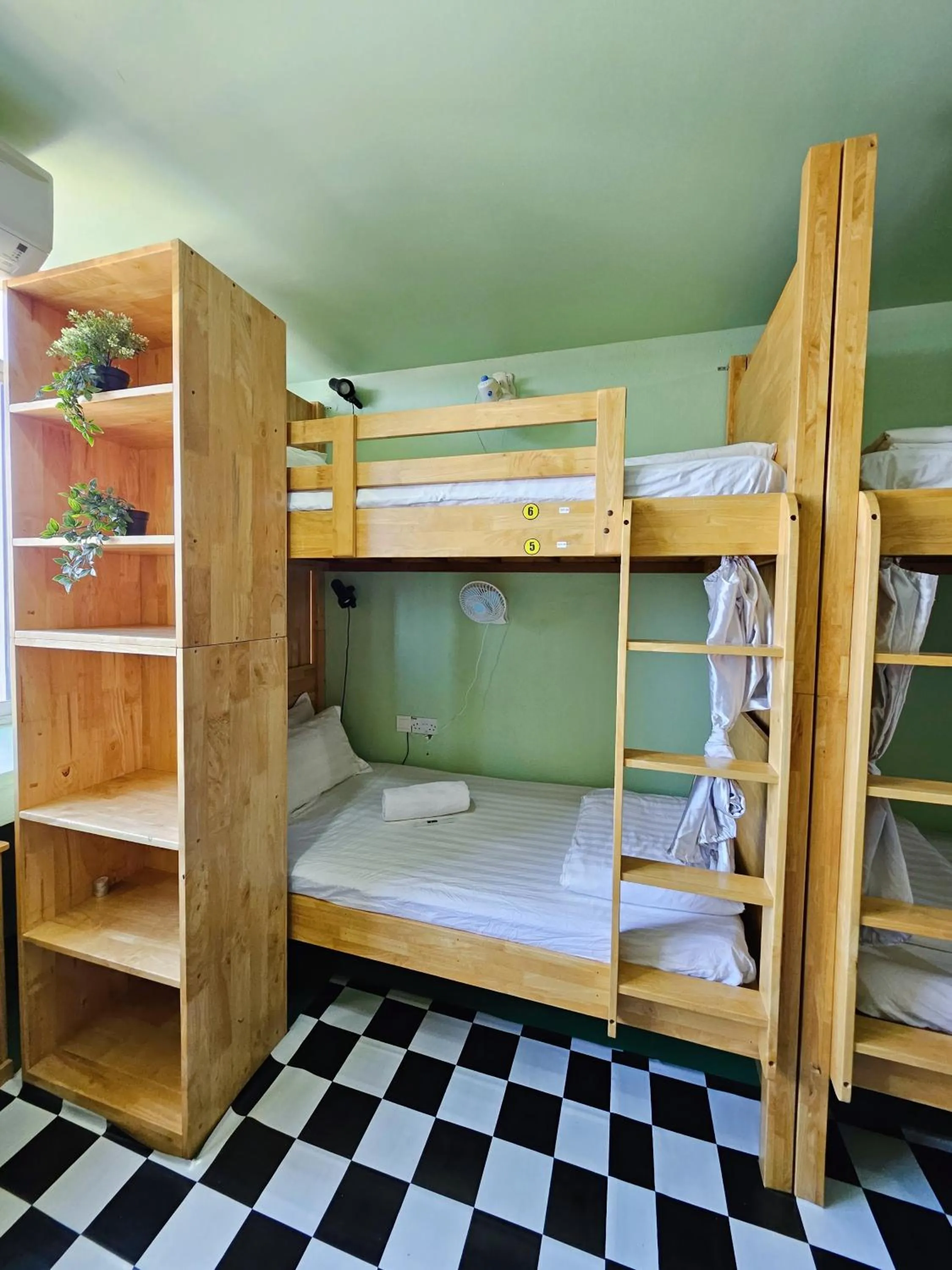 bunk bed, Bed in The 60