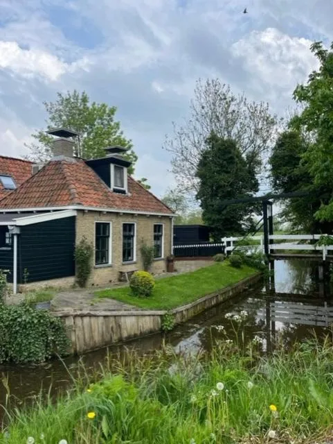 Property building in Vakantiehuisjes Marsherne