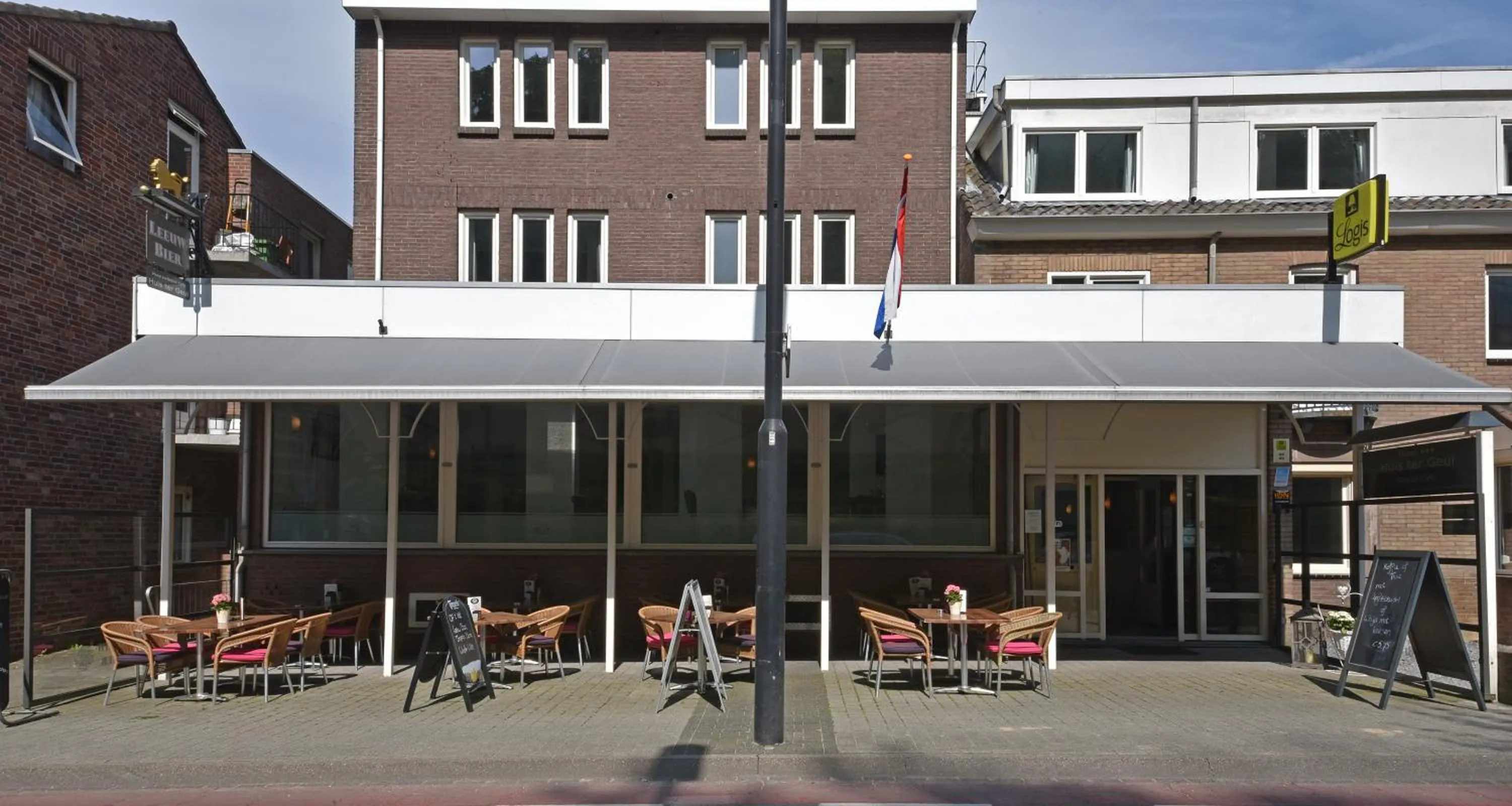 Facade/entrance in Huis Ter Geul