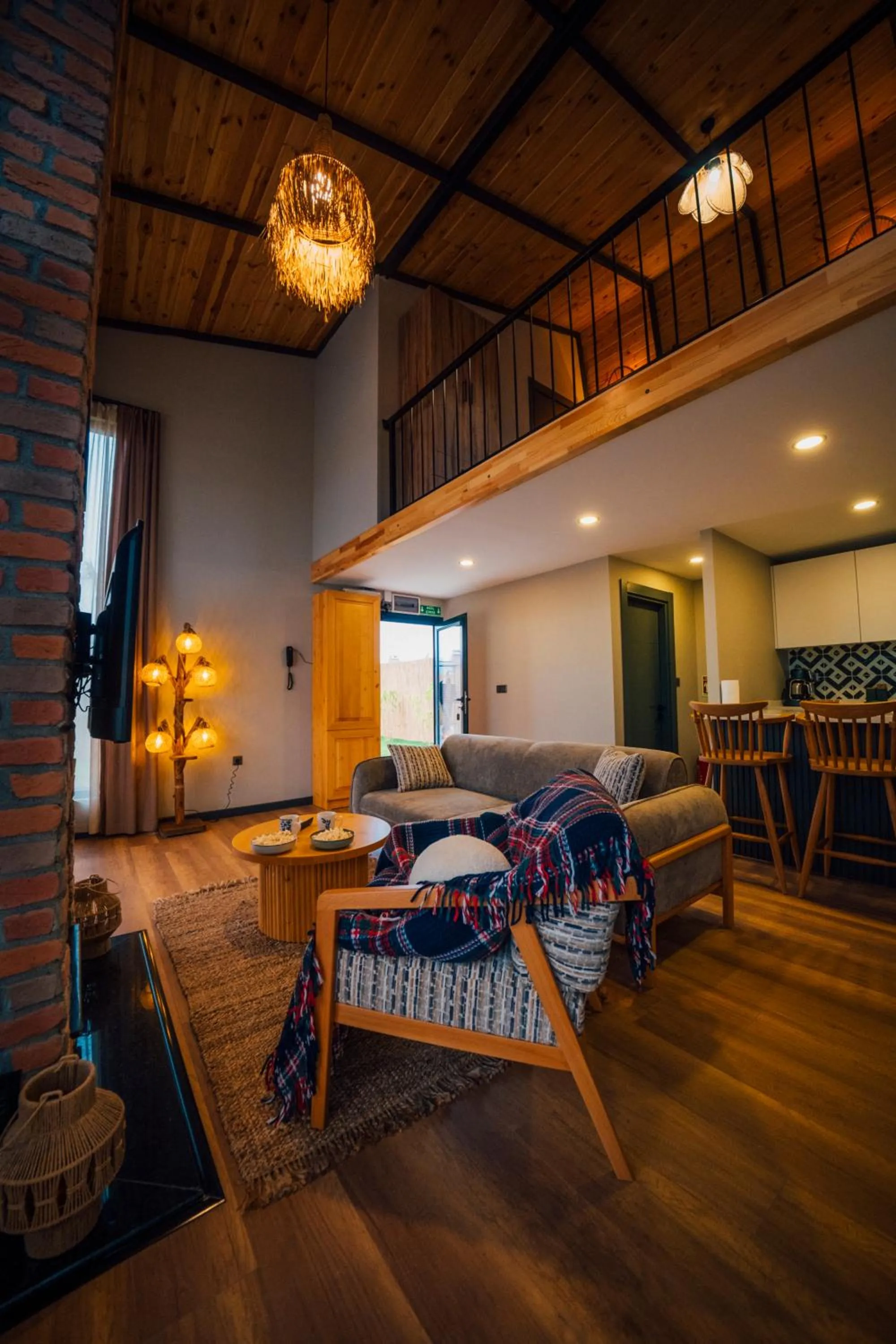 Communal lounge/ TV room in Vital Göl Sapanca Özel Havuzlu Bungalov & Villa